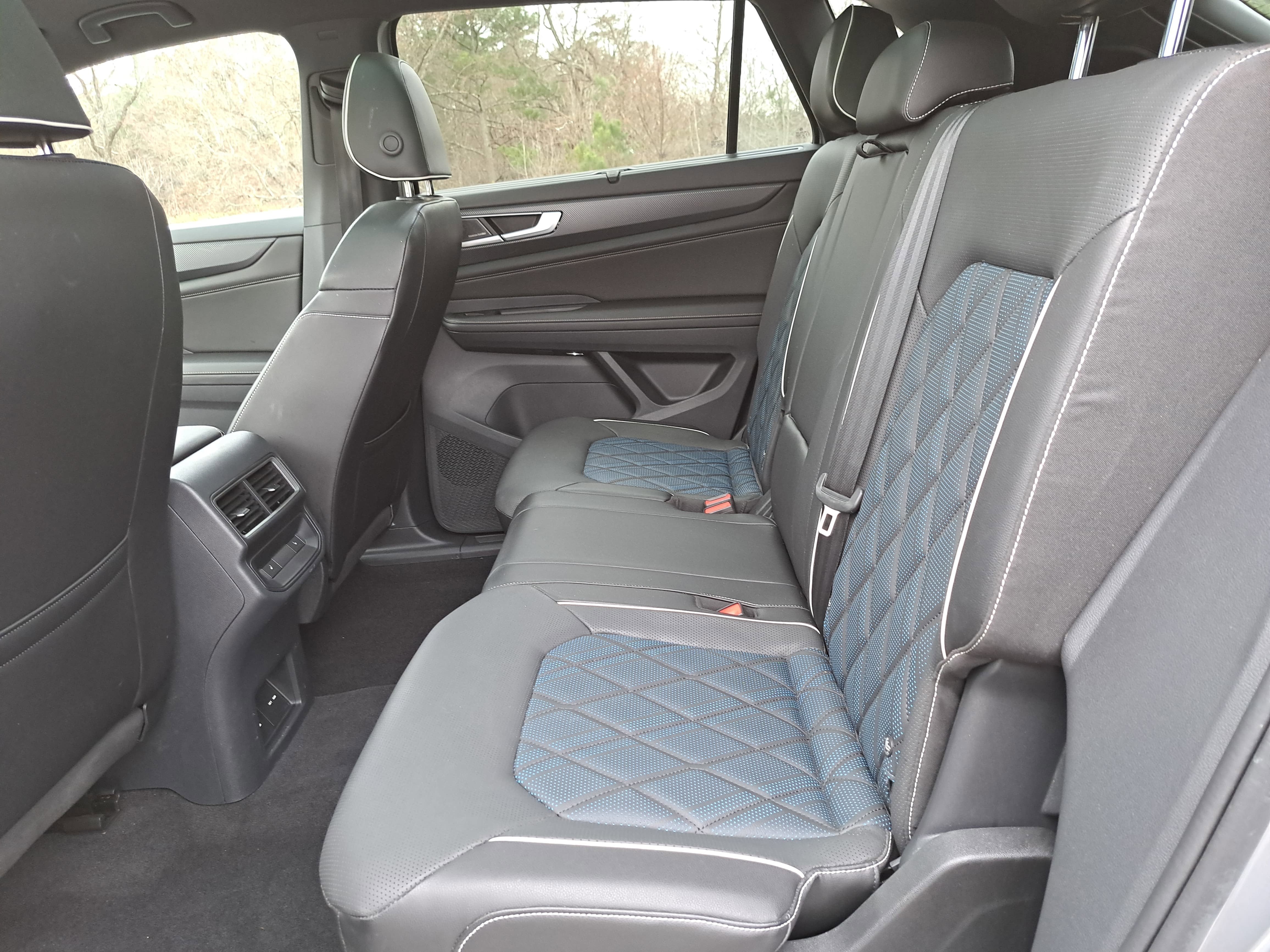 2024 Volkswagen Atlas Cross Sport 2.0T SEL Premium R-Line