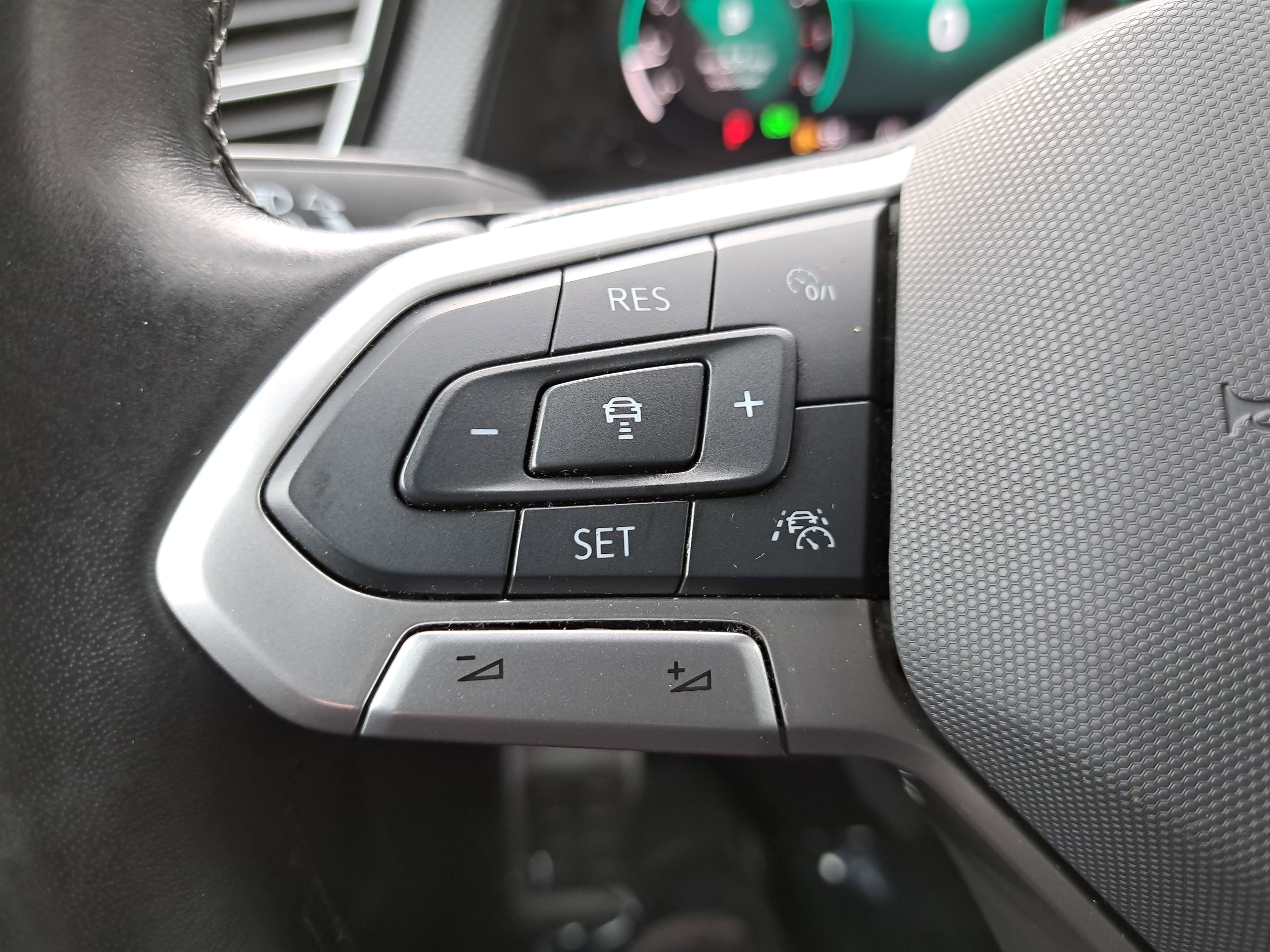 2024 Volkswagen Atlas Cross Sport 2.0T SEL Premium R-Line