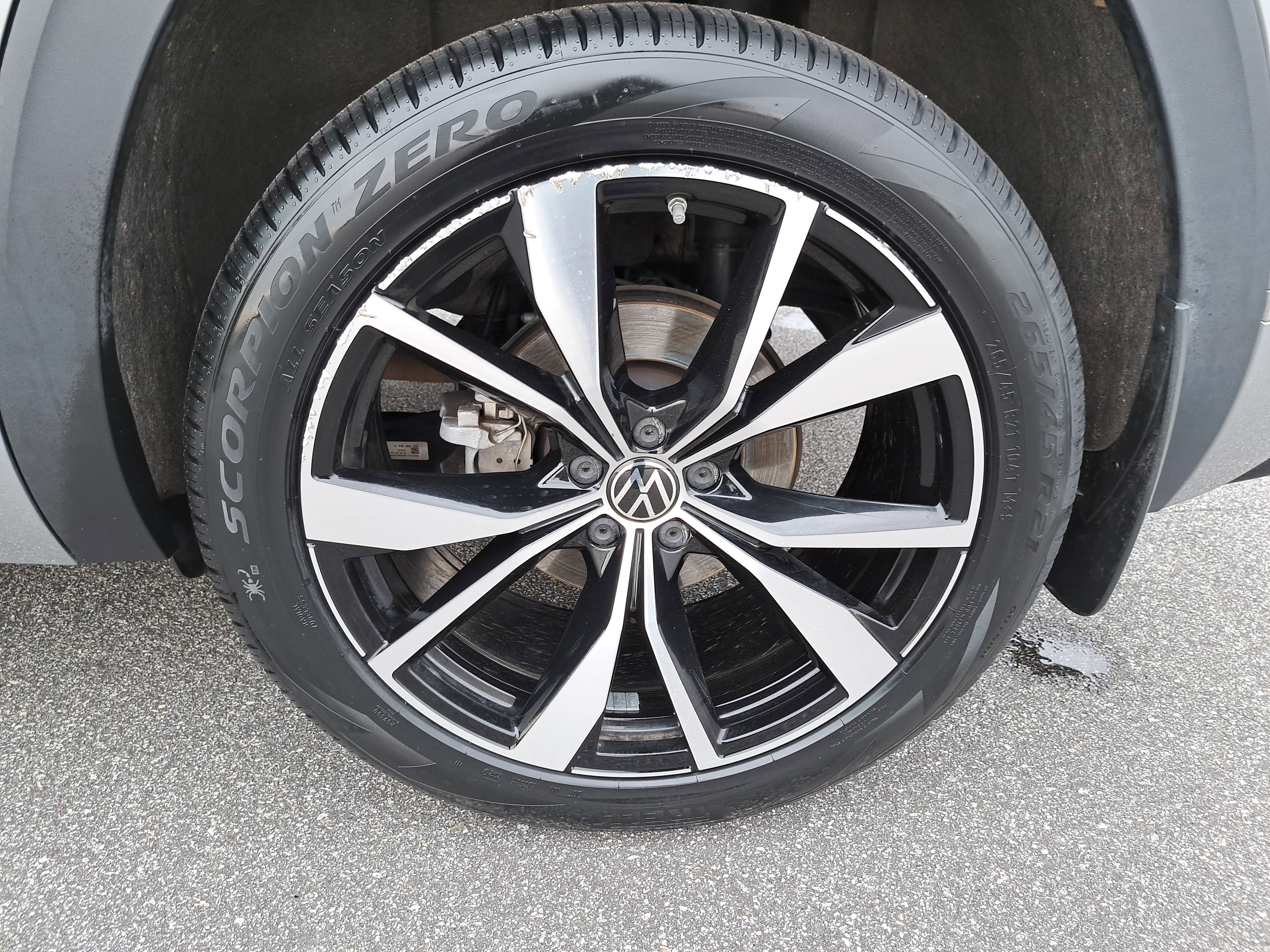 2024 Volkswagen Atlas Cross Sport 2.0T SEL Premium R-Line