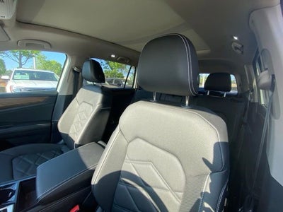 2025 Volkswagen Atlas 2.0T SE w/Technology