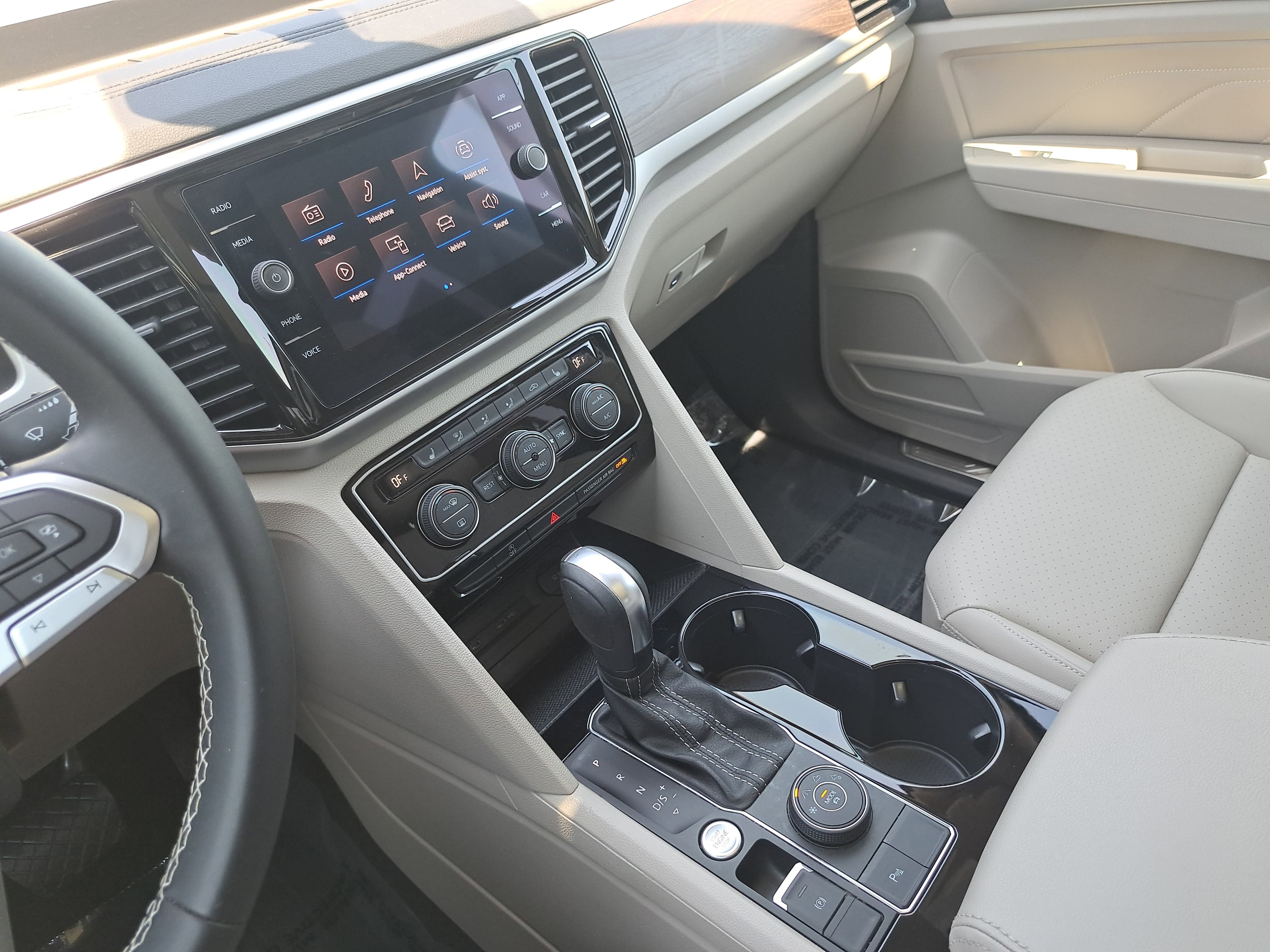 2023 Volkswagen Atlas 3.6L V6 SE w/Technology