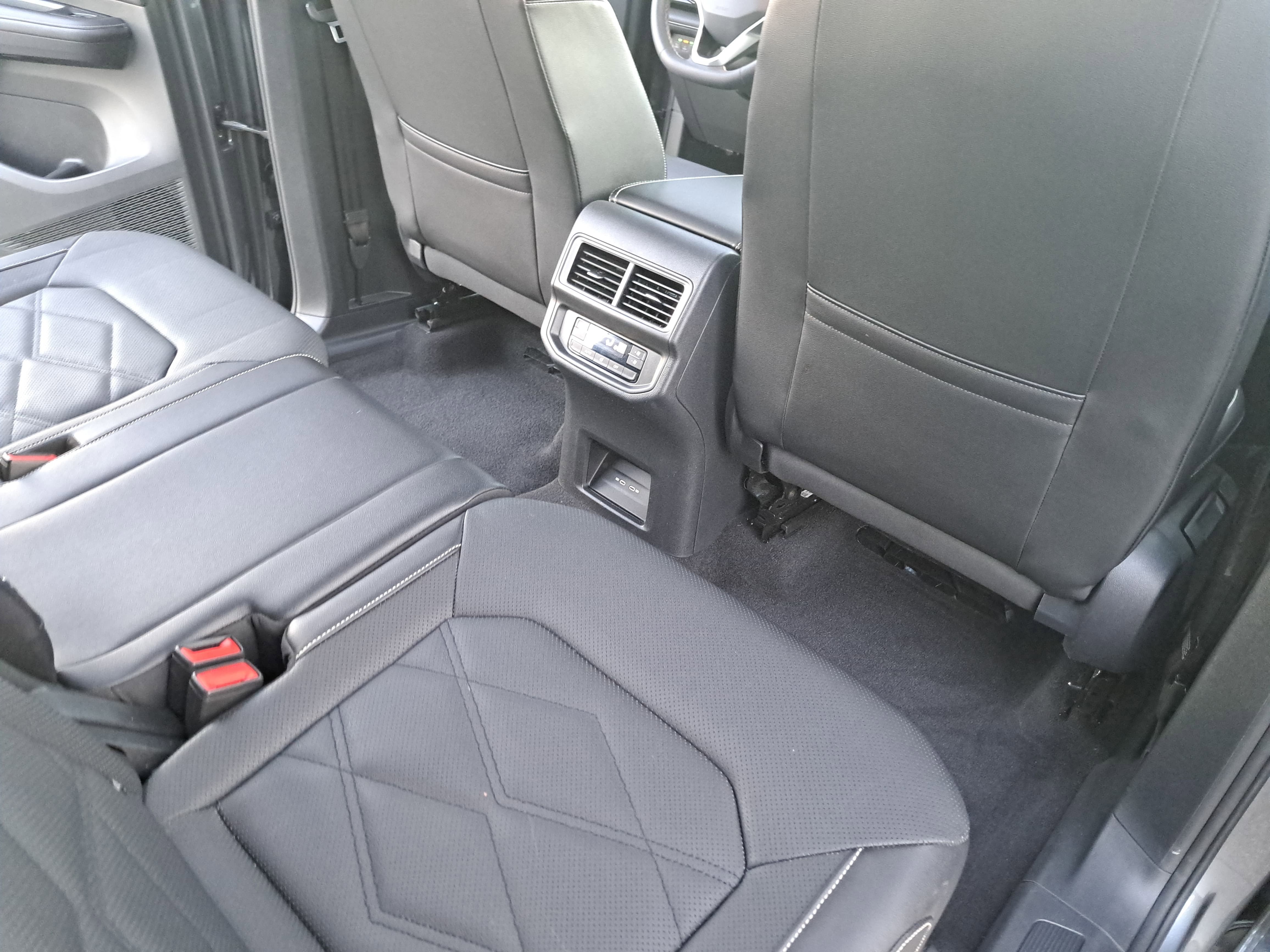 2024 Volkswagen Atlas 2.0T SE