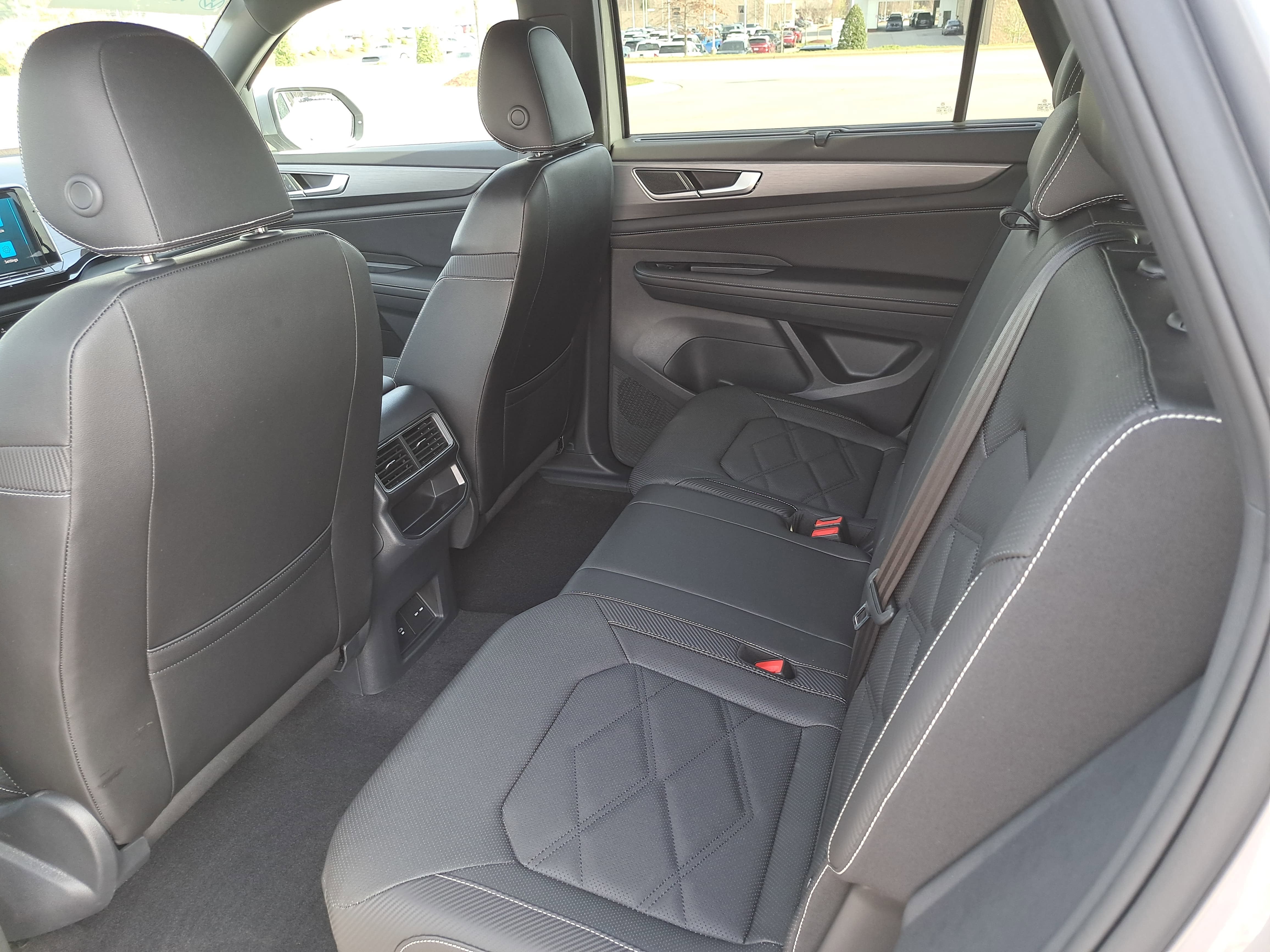 2025 Volkswagen Atlas Cross Sport 2.0T SE w/Technology