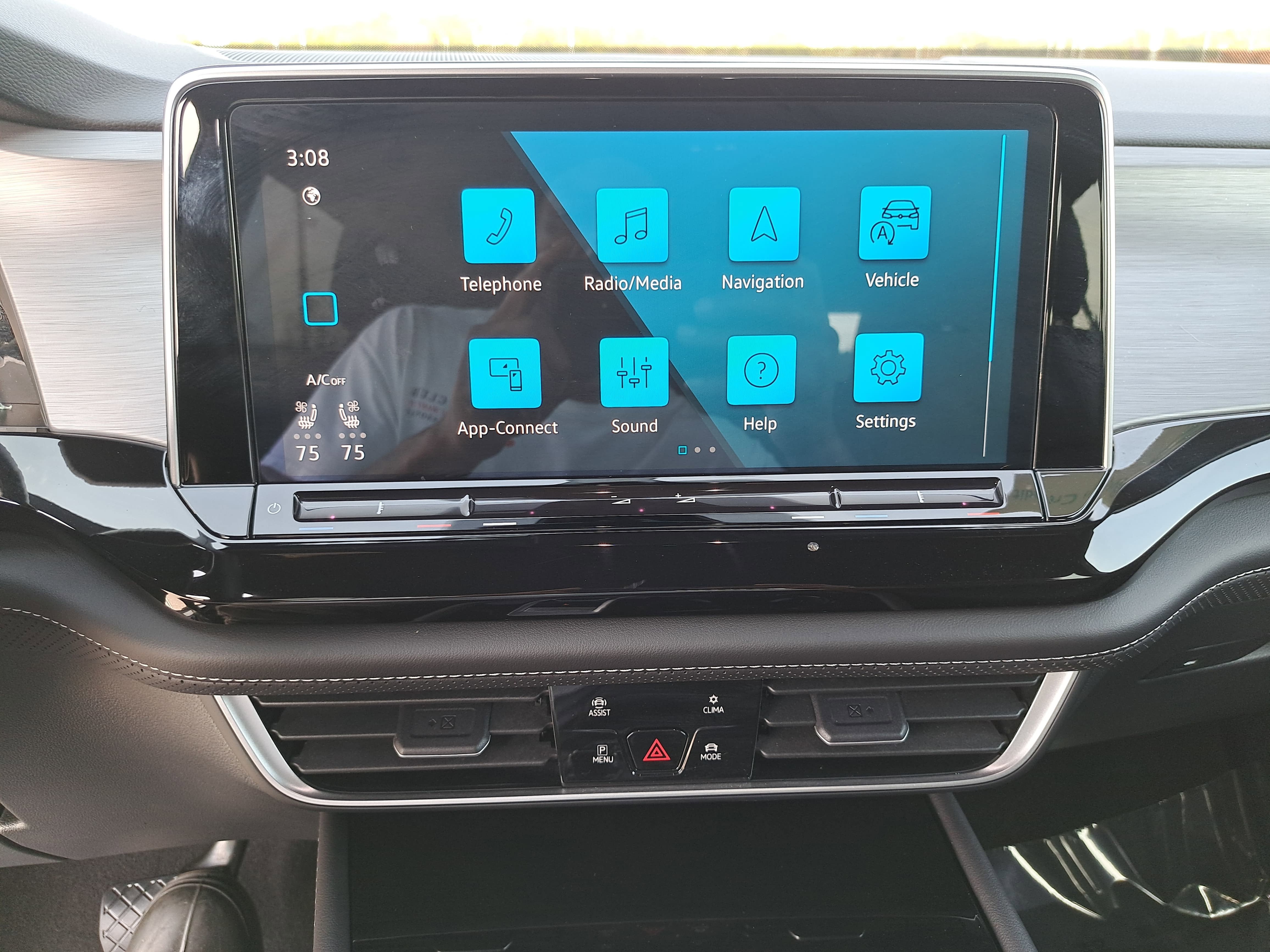 2025 Volkswagen Atlas Cross Sport 2.0T SE w/Technology