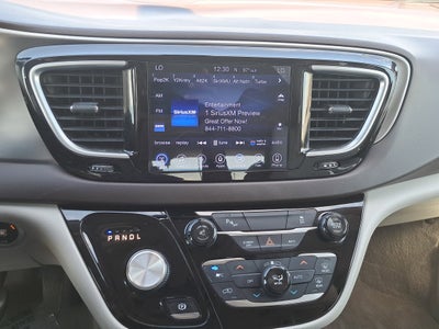 2017 Chrysler Pacifica Touring-L Plus