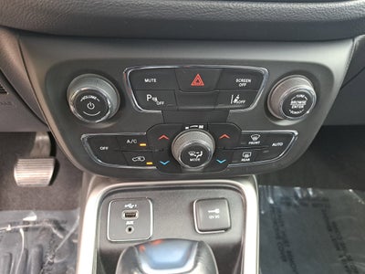 2020 Jeep Compass Latitude w/Sun/Safety Pkg
