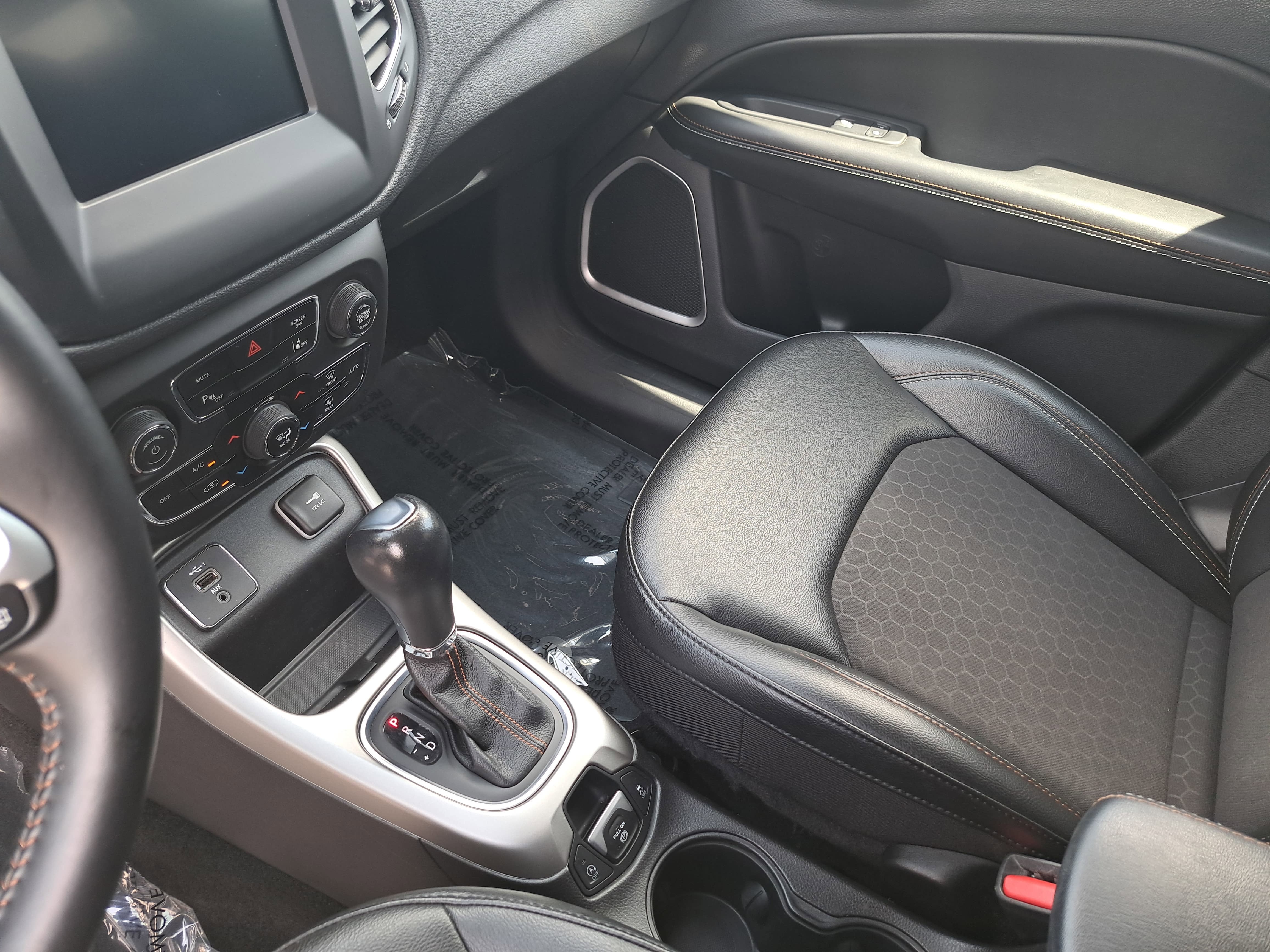 2020 Jeep Compass Latitude w/Sun/Safety Pkg