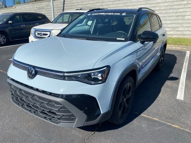 2025 Volkswagen Taos SE Black