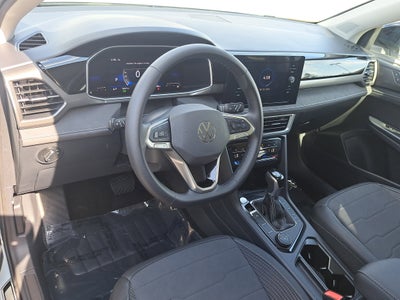 2025 Volkswagen Taos SE Black