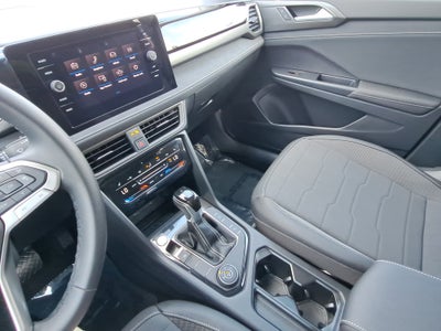 2025 Volkswagen Taos SE Black