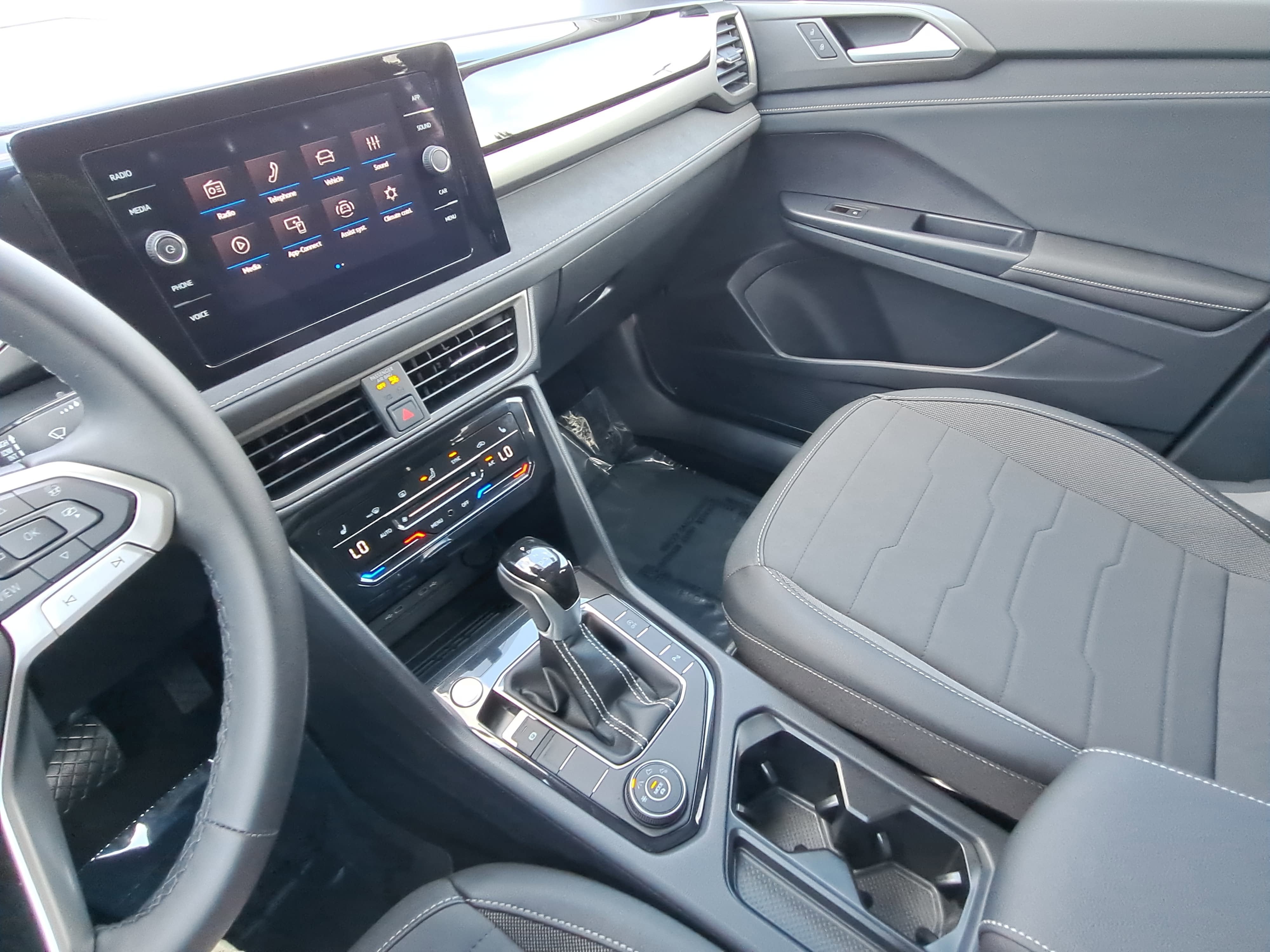 2025 Volkswagen Taos SE Black