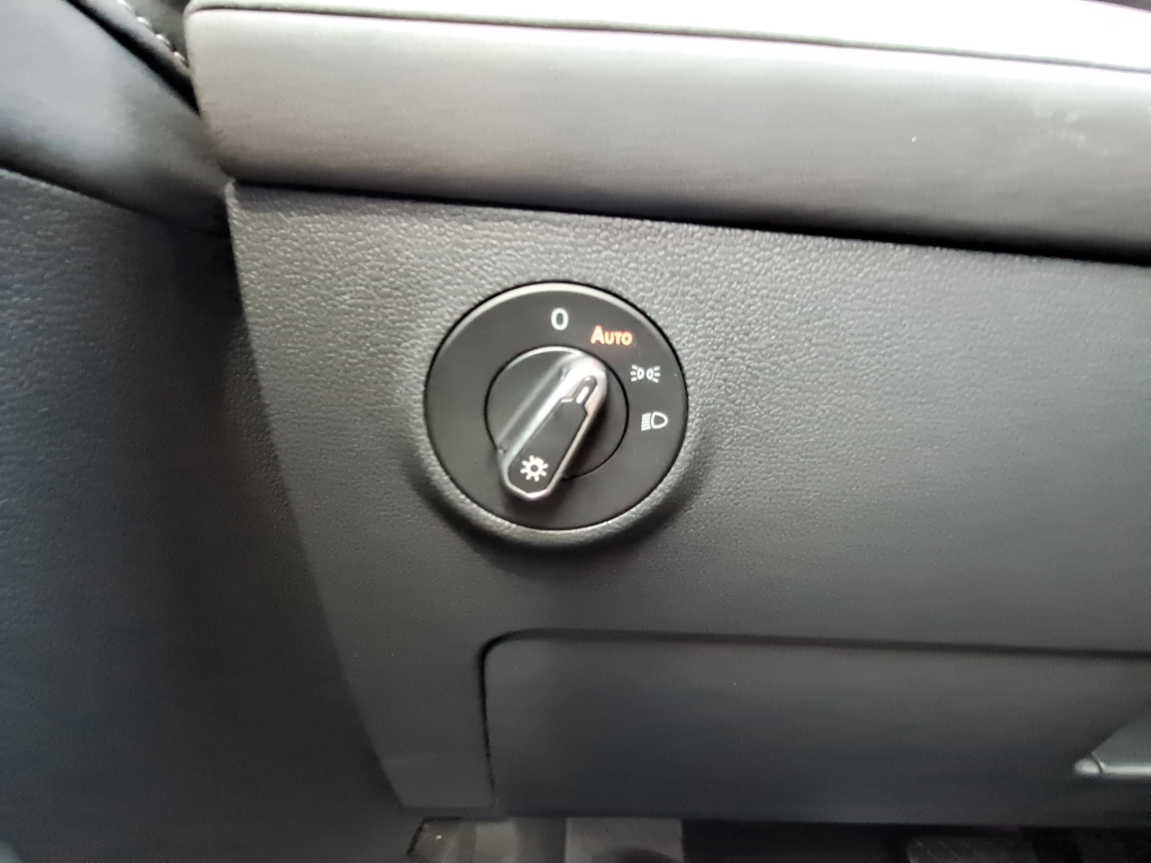 2025 Volkswagen Taos SE Black