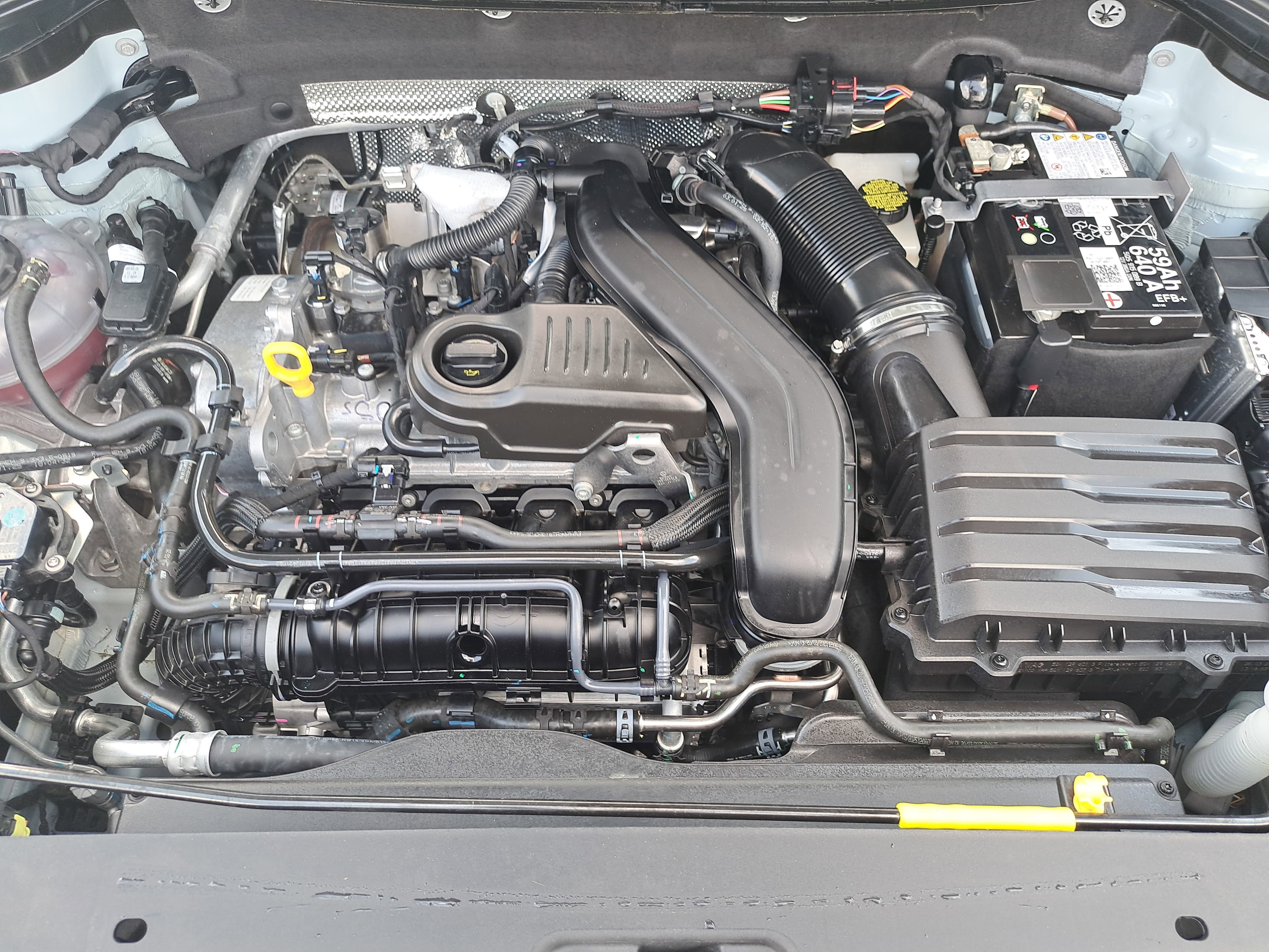 2025 Volkswagen Taos SE Black