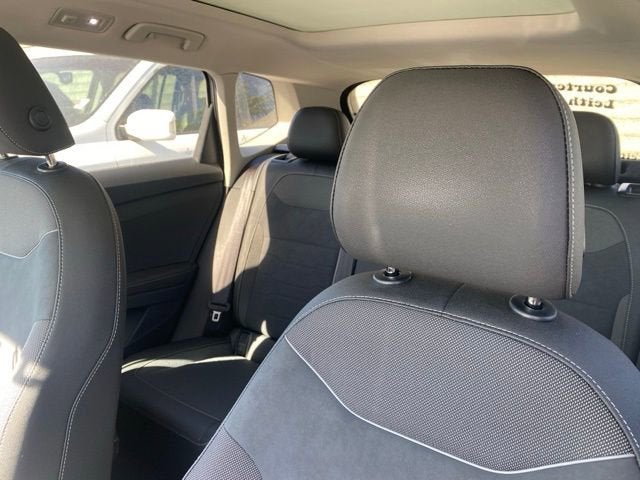 2025 Volkswagen Taos SE Black