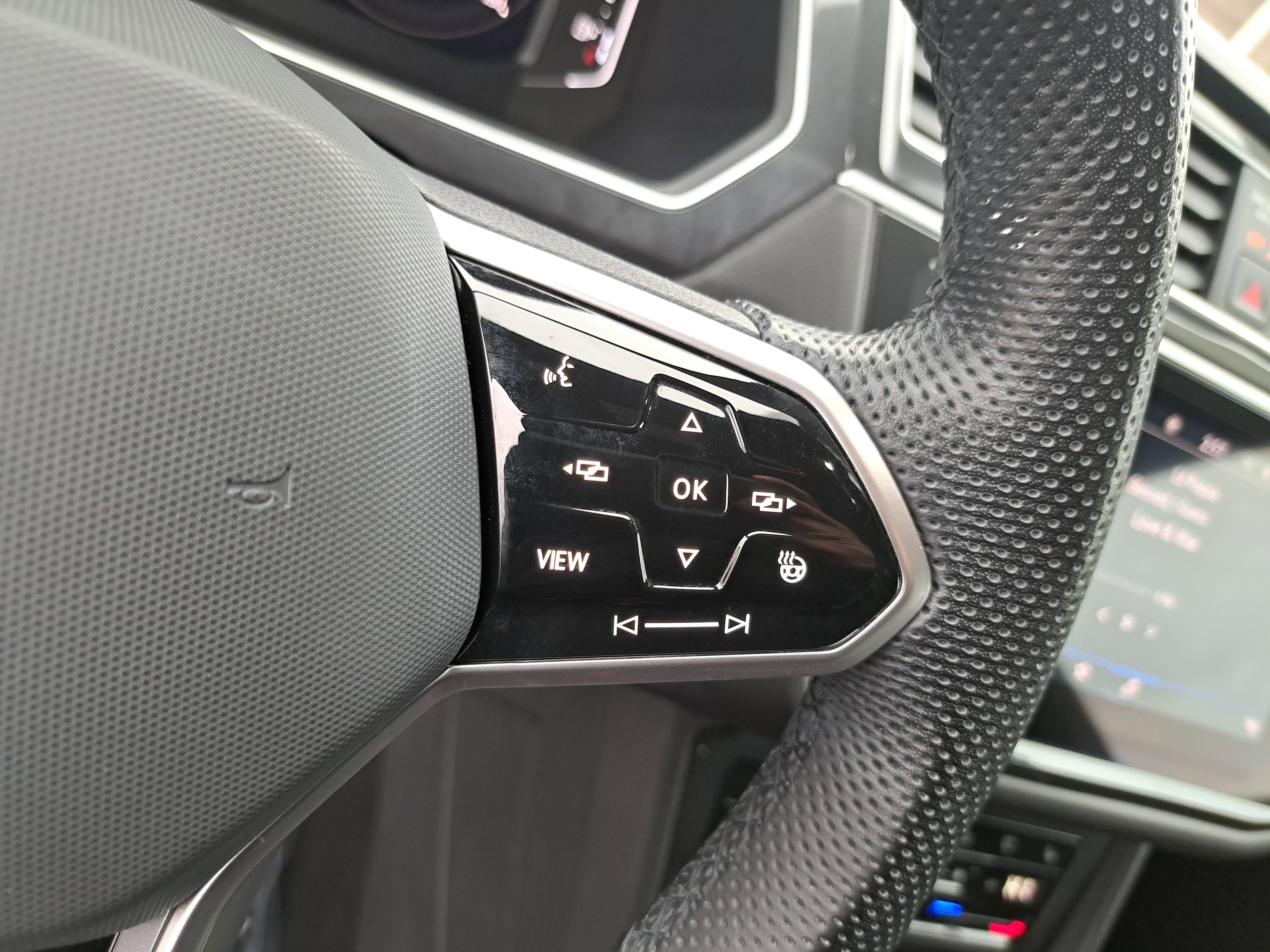 2024 Volkswagen Tiguan SEL R-Line