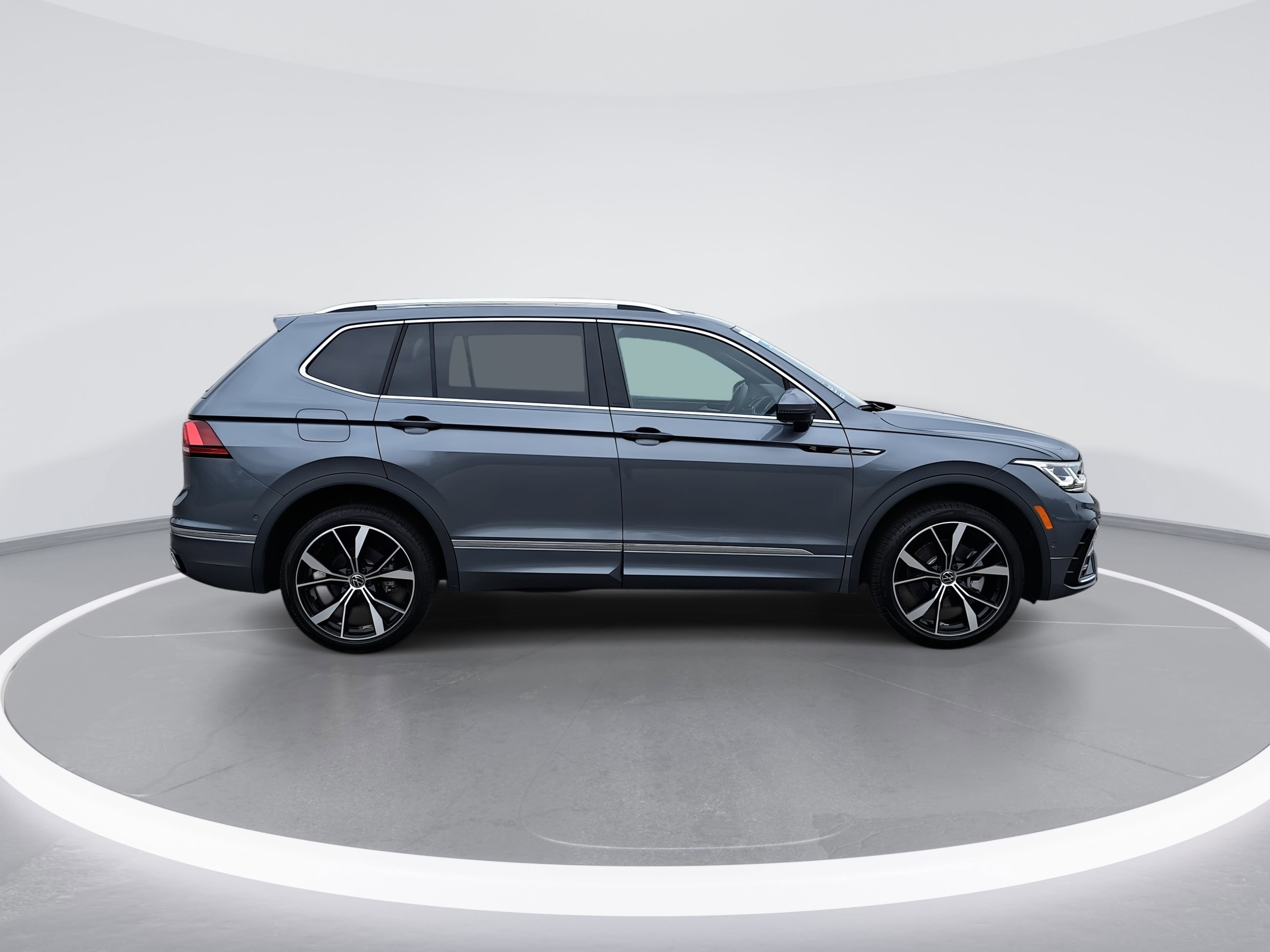2024 Volkswagen Tiguan SEL R-Line