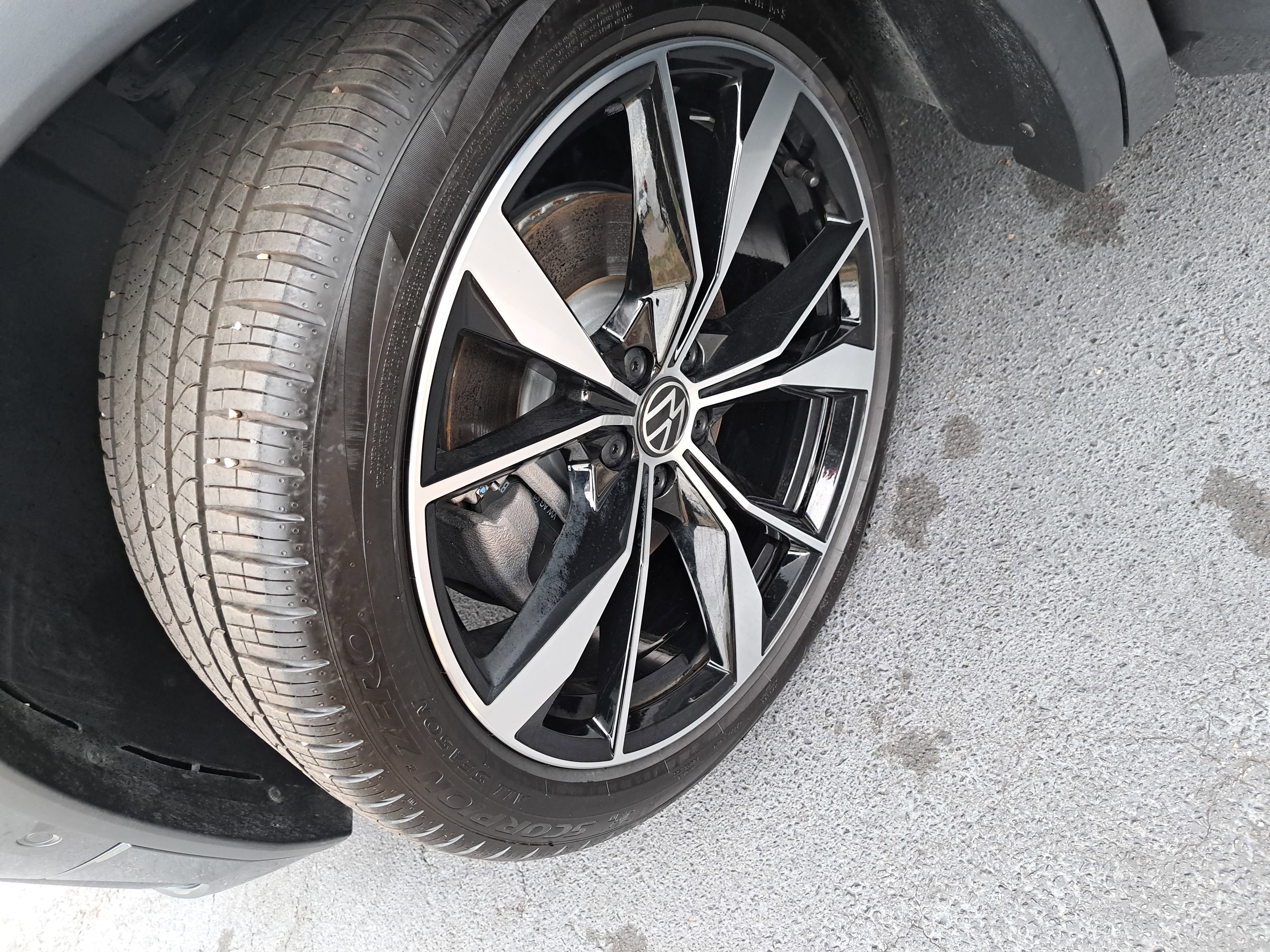 2024 Volkswagen Tiguan SEL R-Line