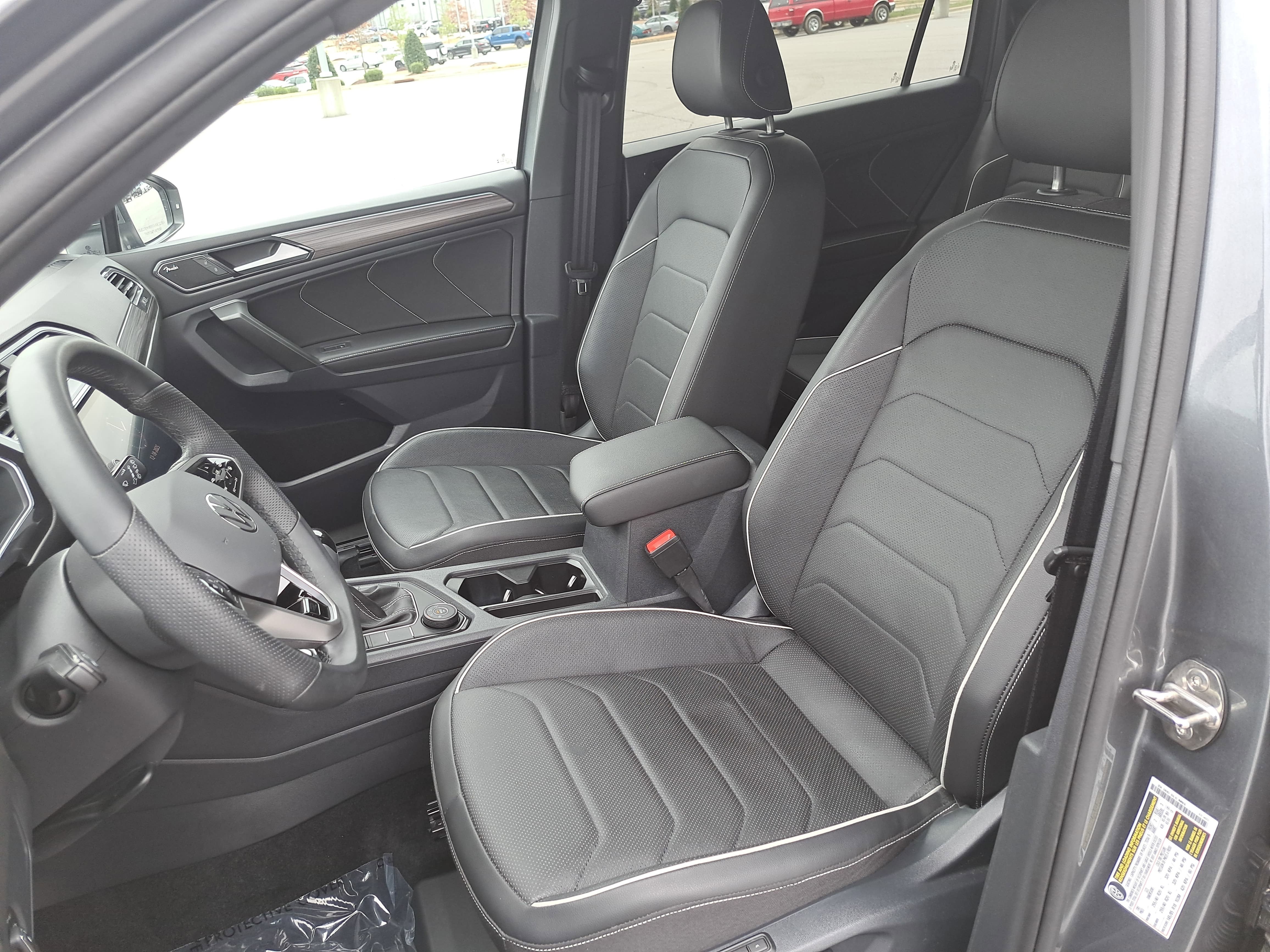 2024 Volkswagen Tiguan SEL R-Line