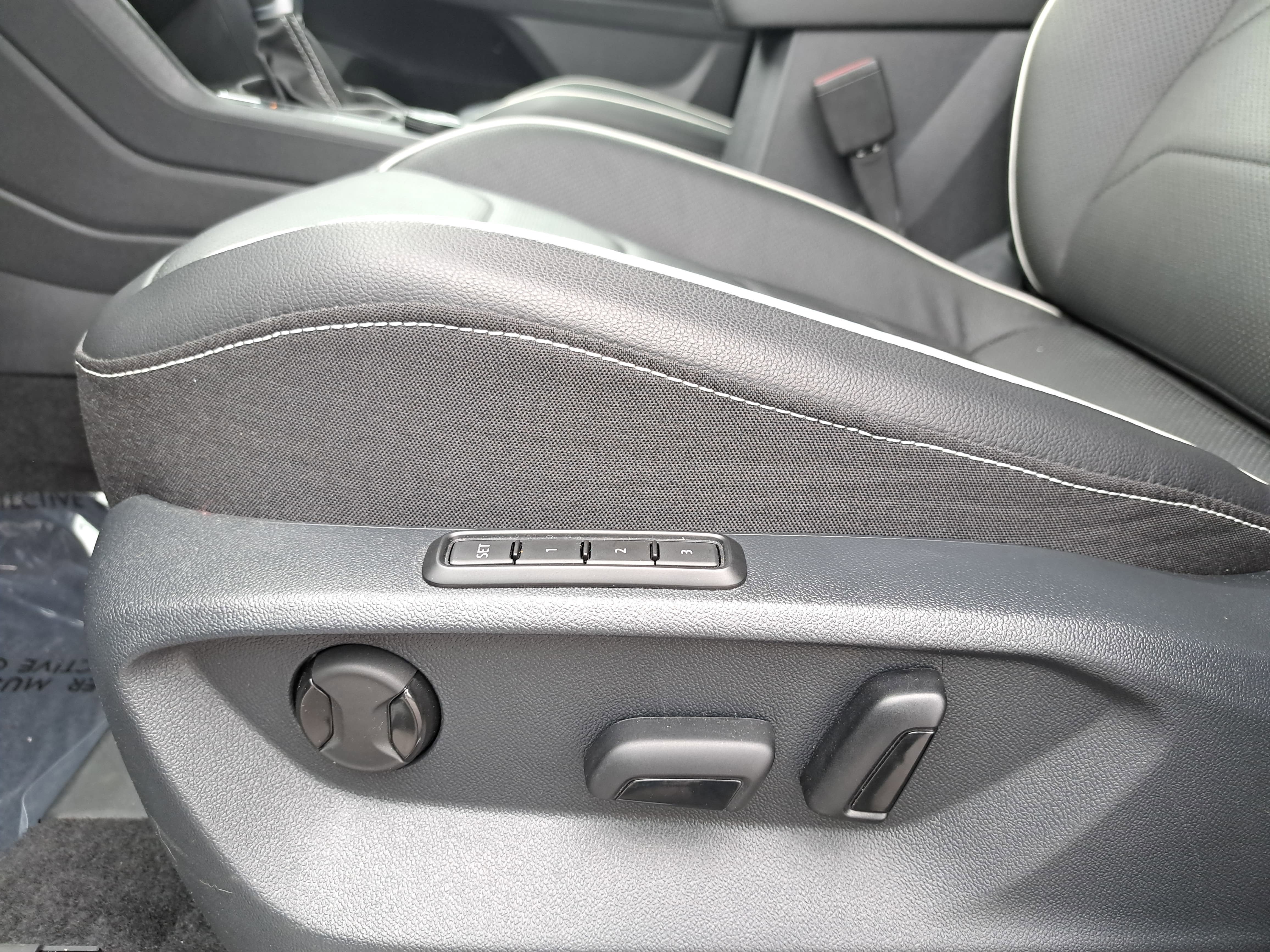 2024 Volkswagen Tiguan SEL R-Line