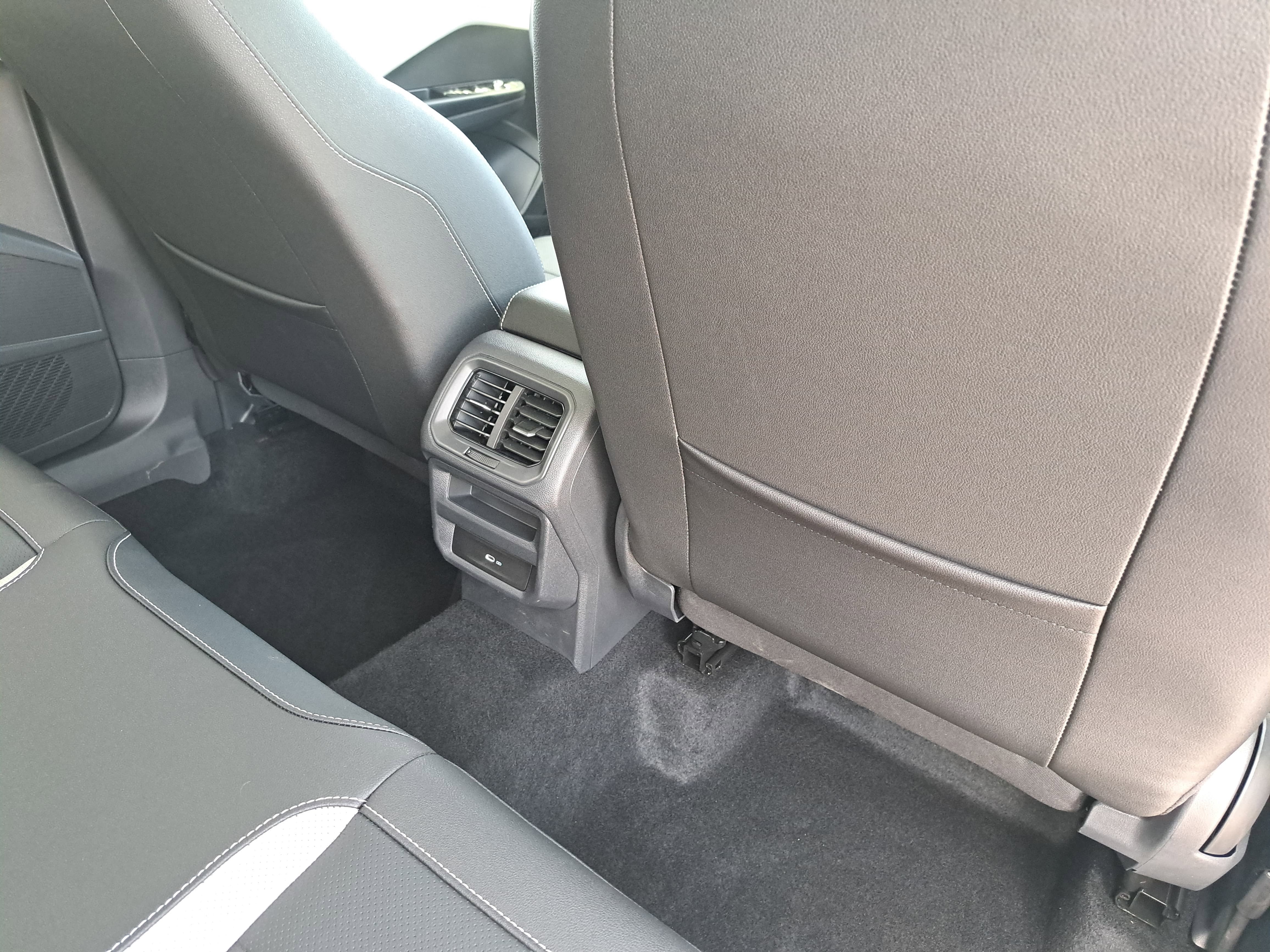 2025 Volkswagen Taos SEL