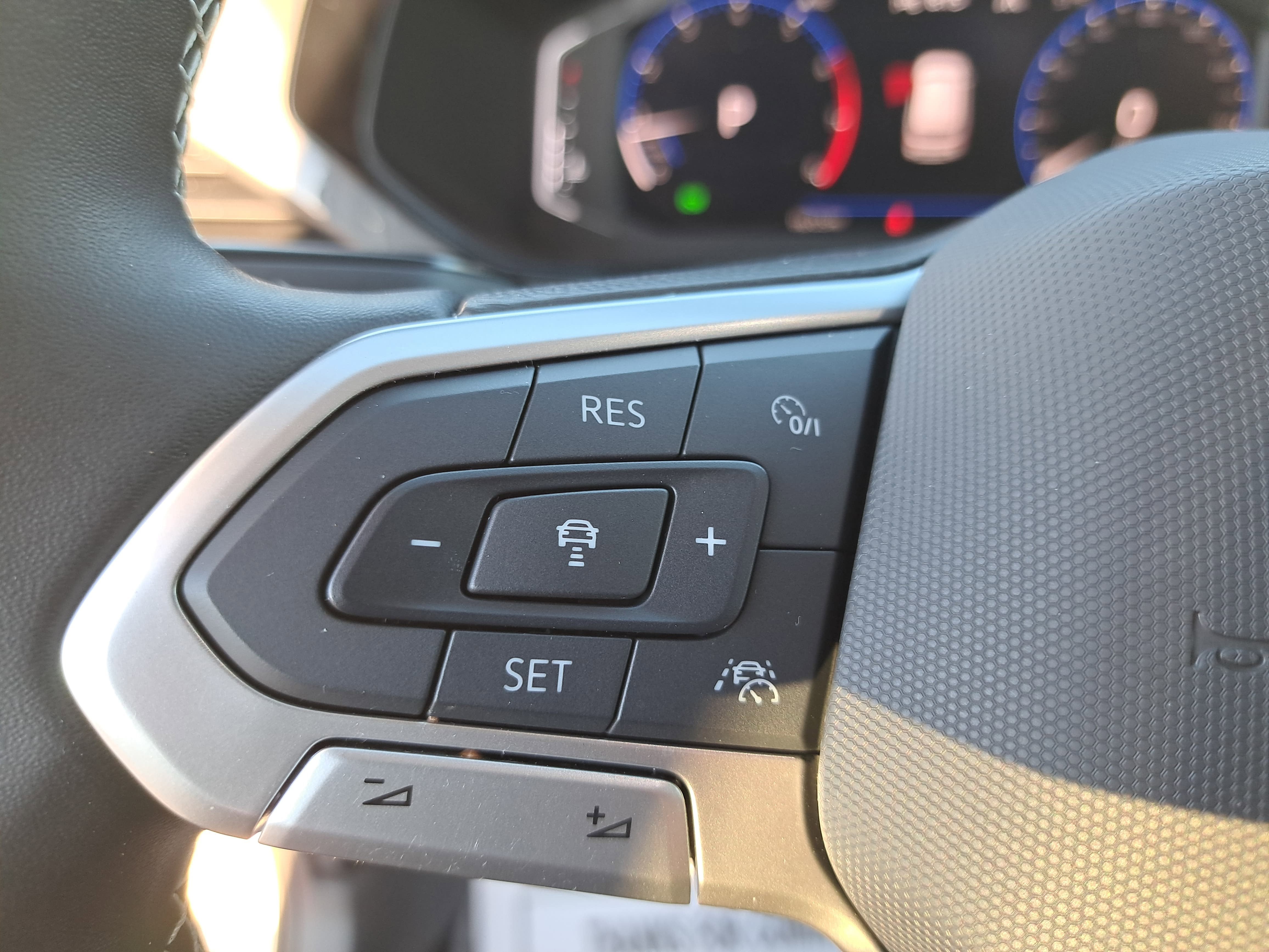 2024 Volkswagen Taos SEL