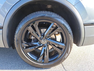 2024 Volkswagen Tiguan SE R-Line Black