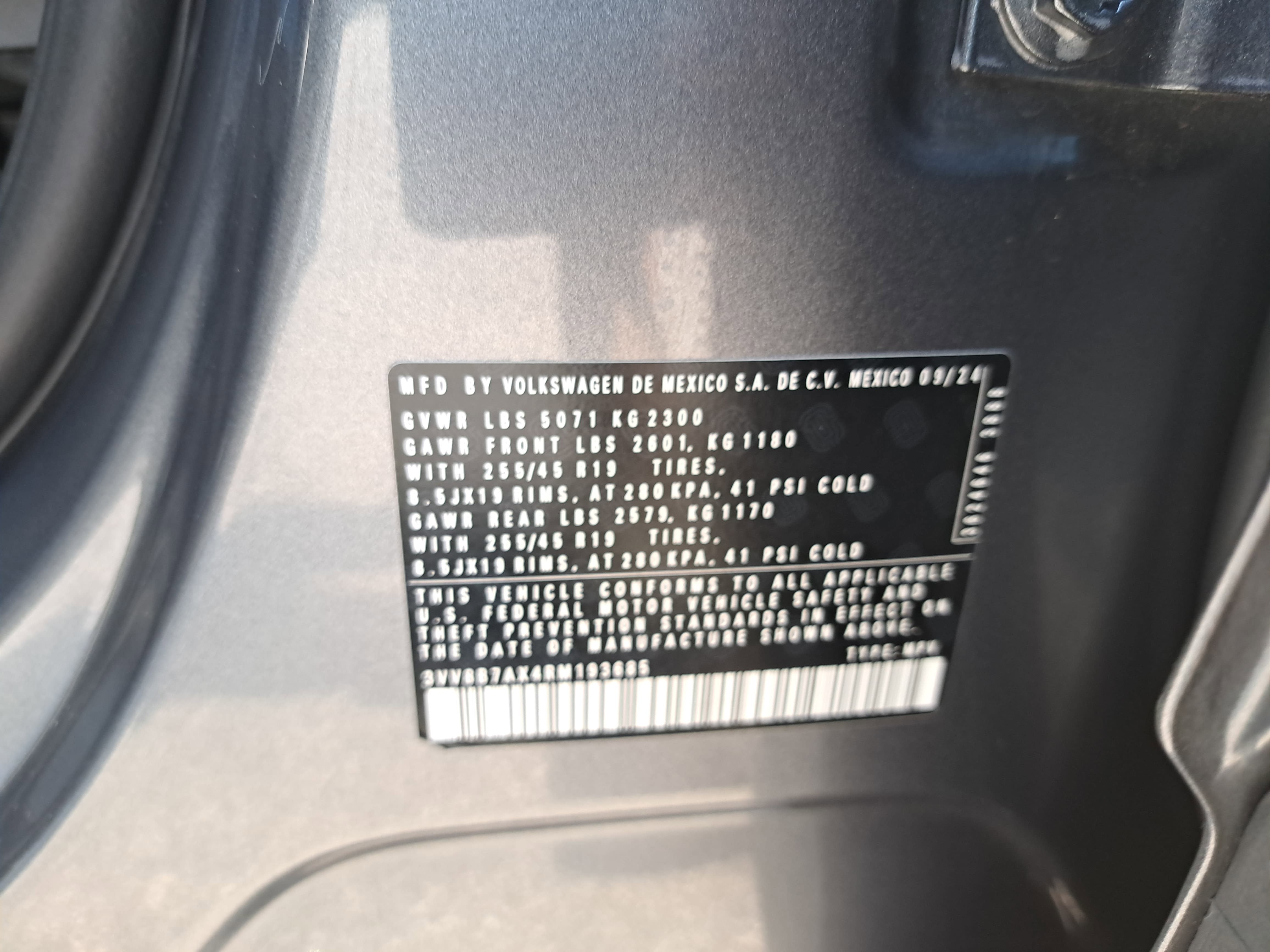 2024 Volkswagen Tiguan SE R-Line Black