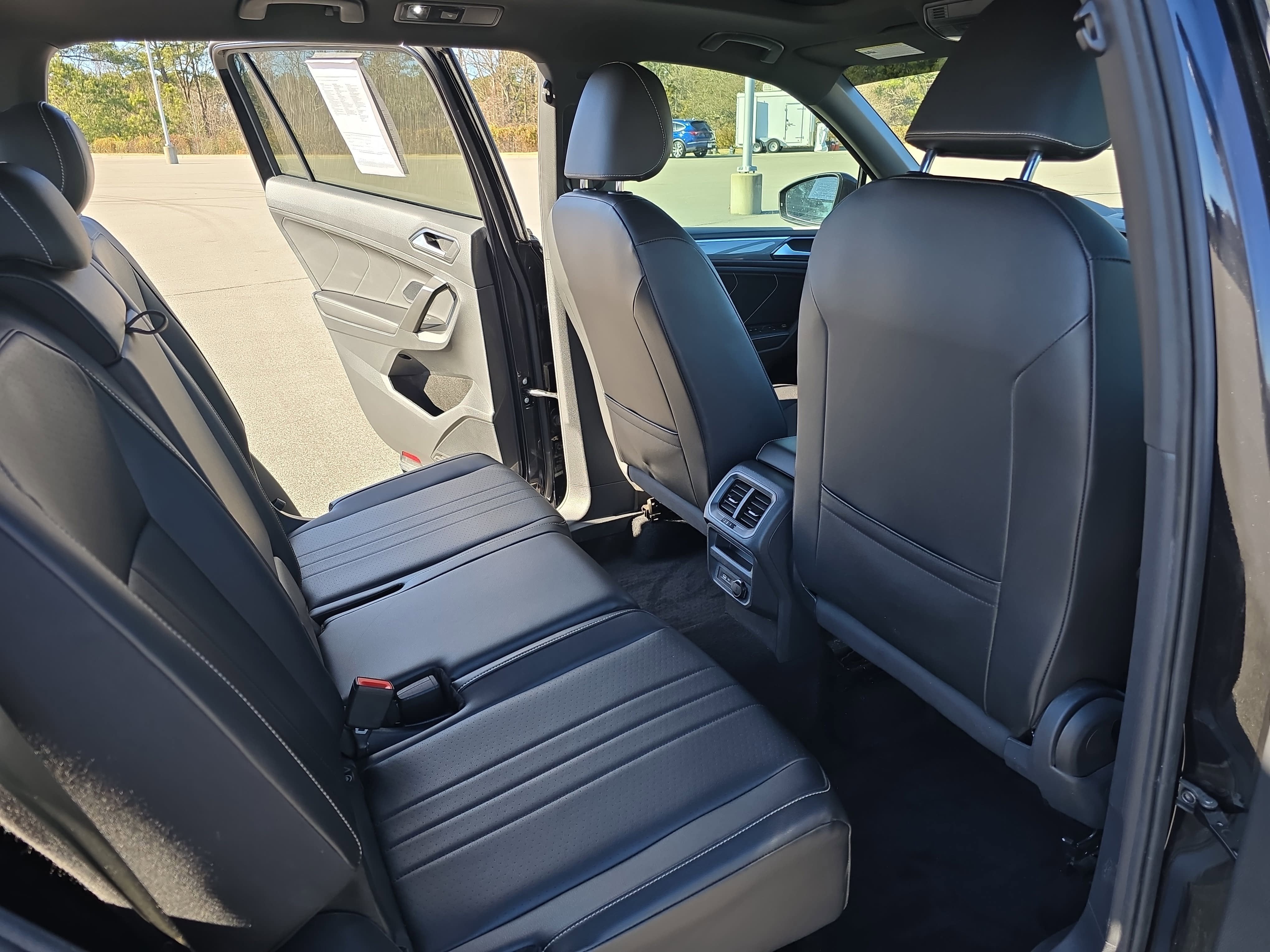 2022 Volkswagen Tiguan SE R-Line Black