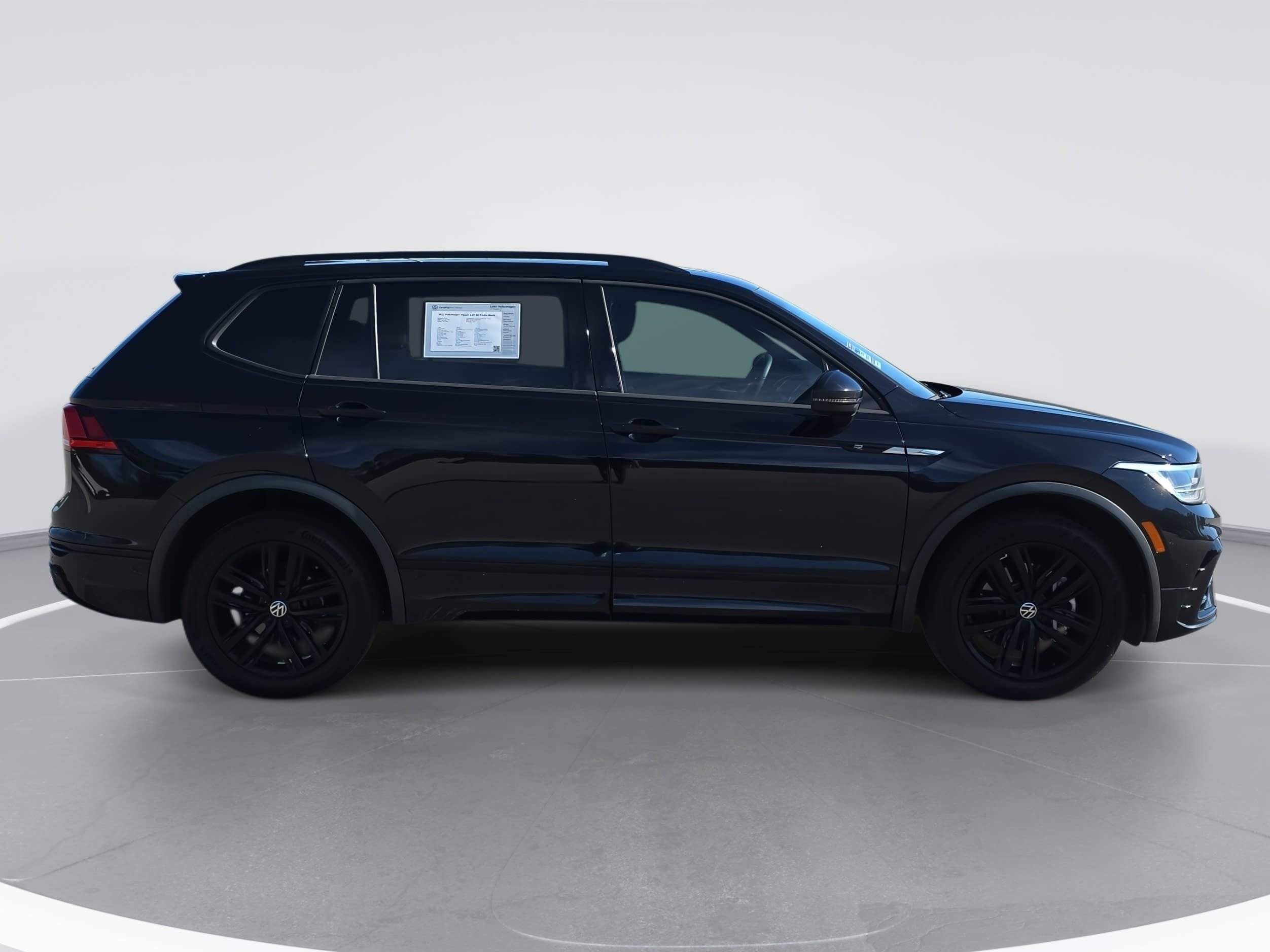 2022 Volkswagen Tiguan SE R-Line Black