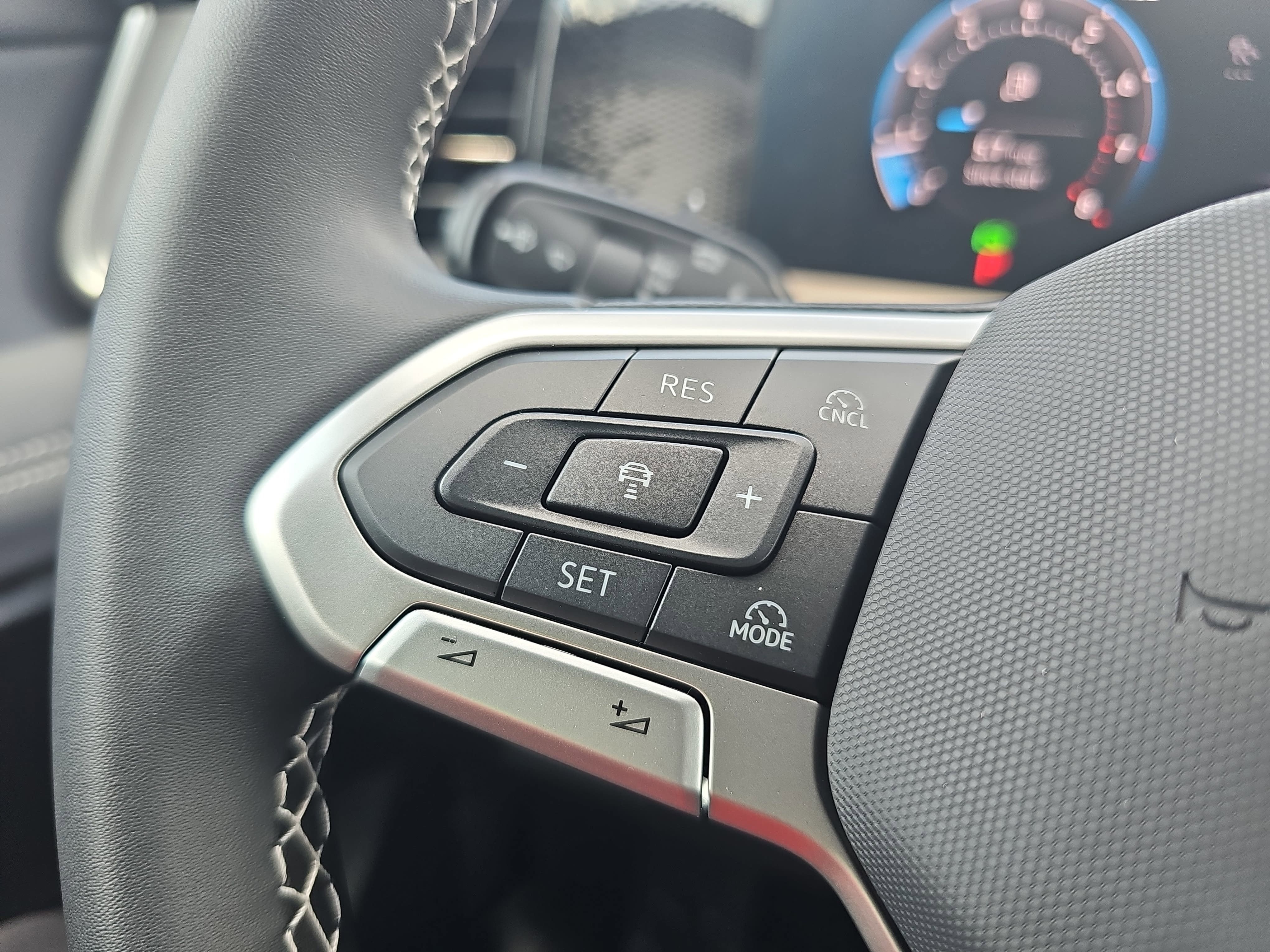 2025 Volkswagen Tiguan SE