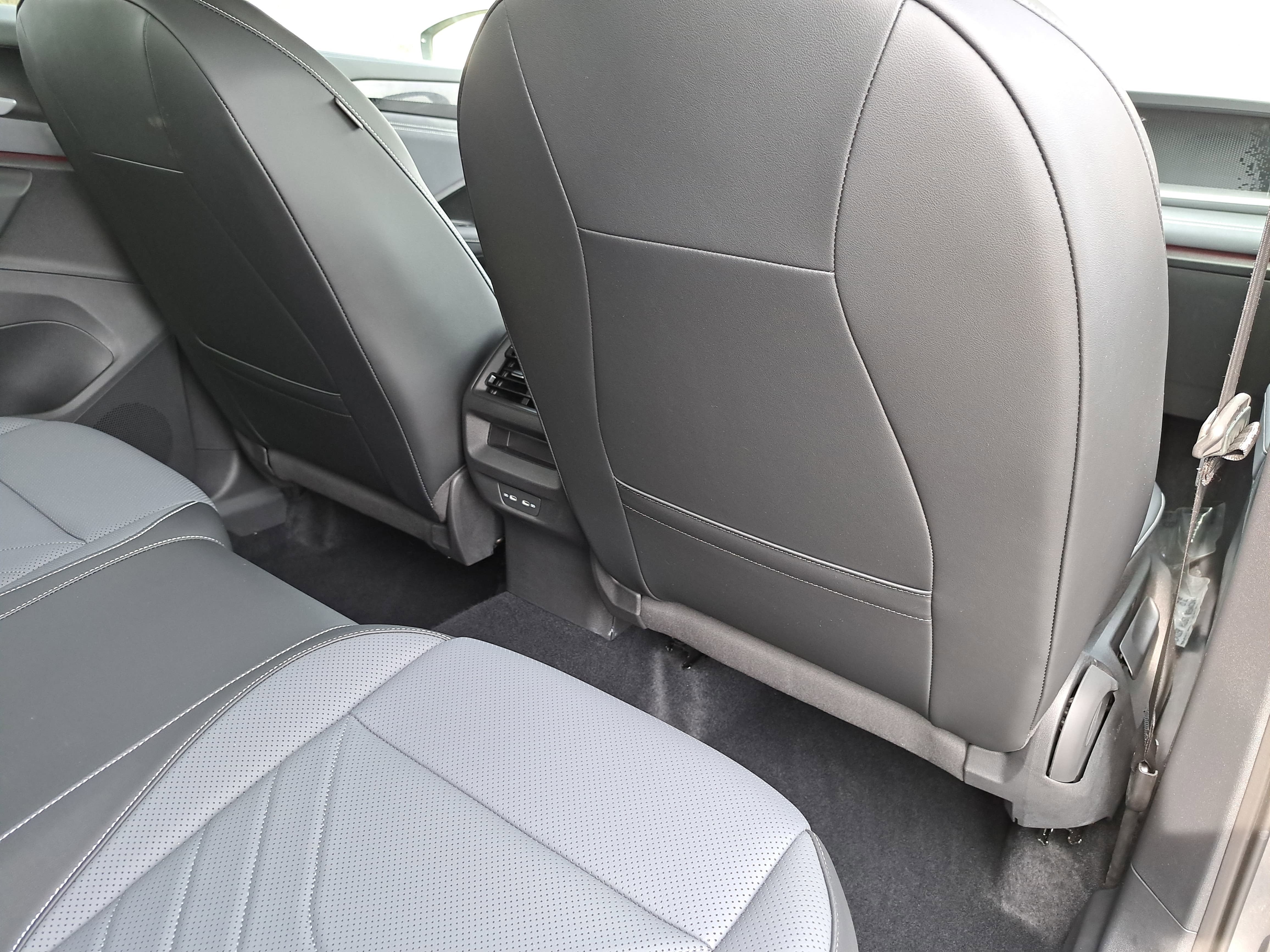 2025 Volkswagen Tiguan SE