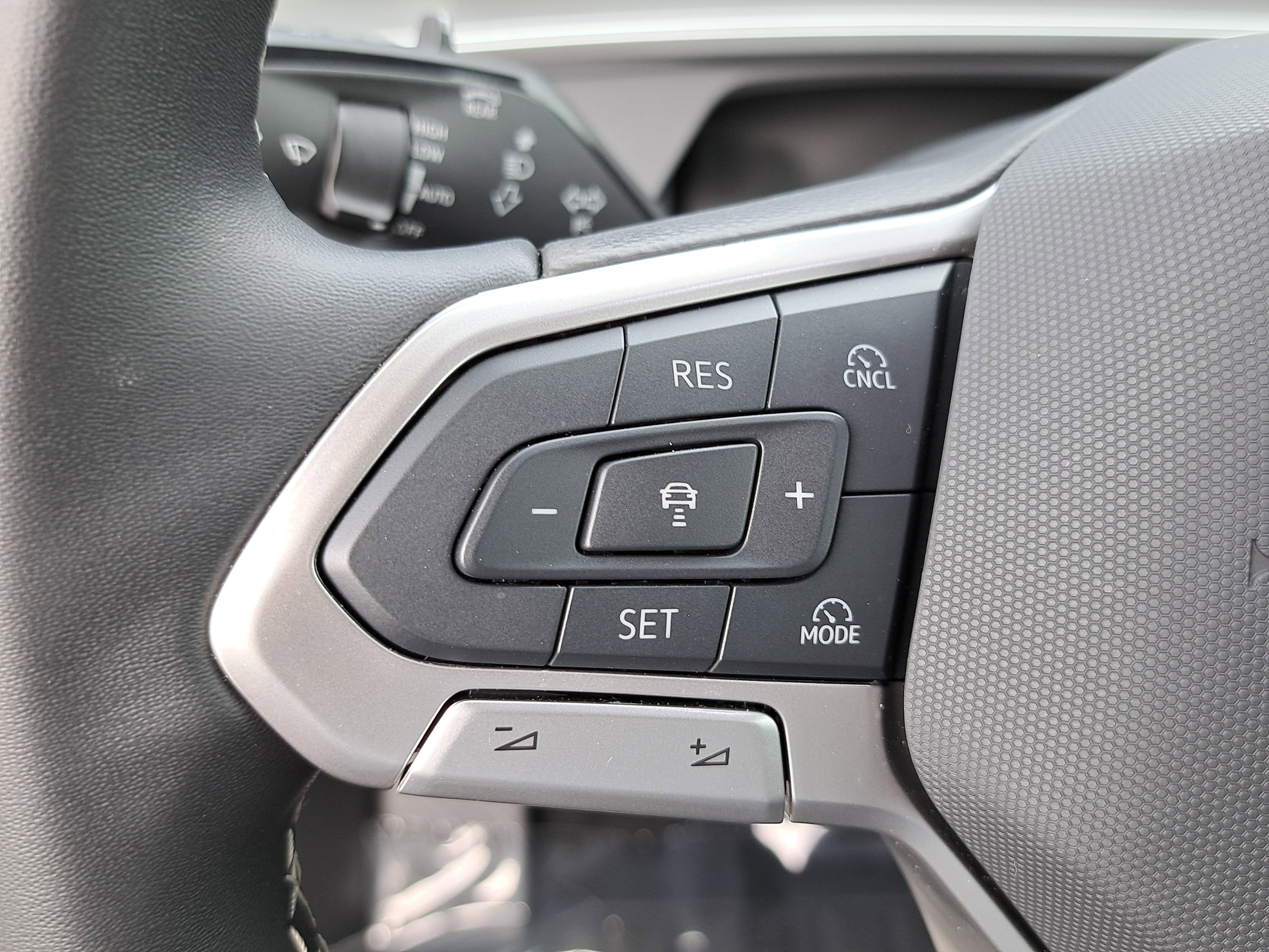 2025 Volkswagen Tiguan SE