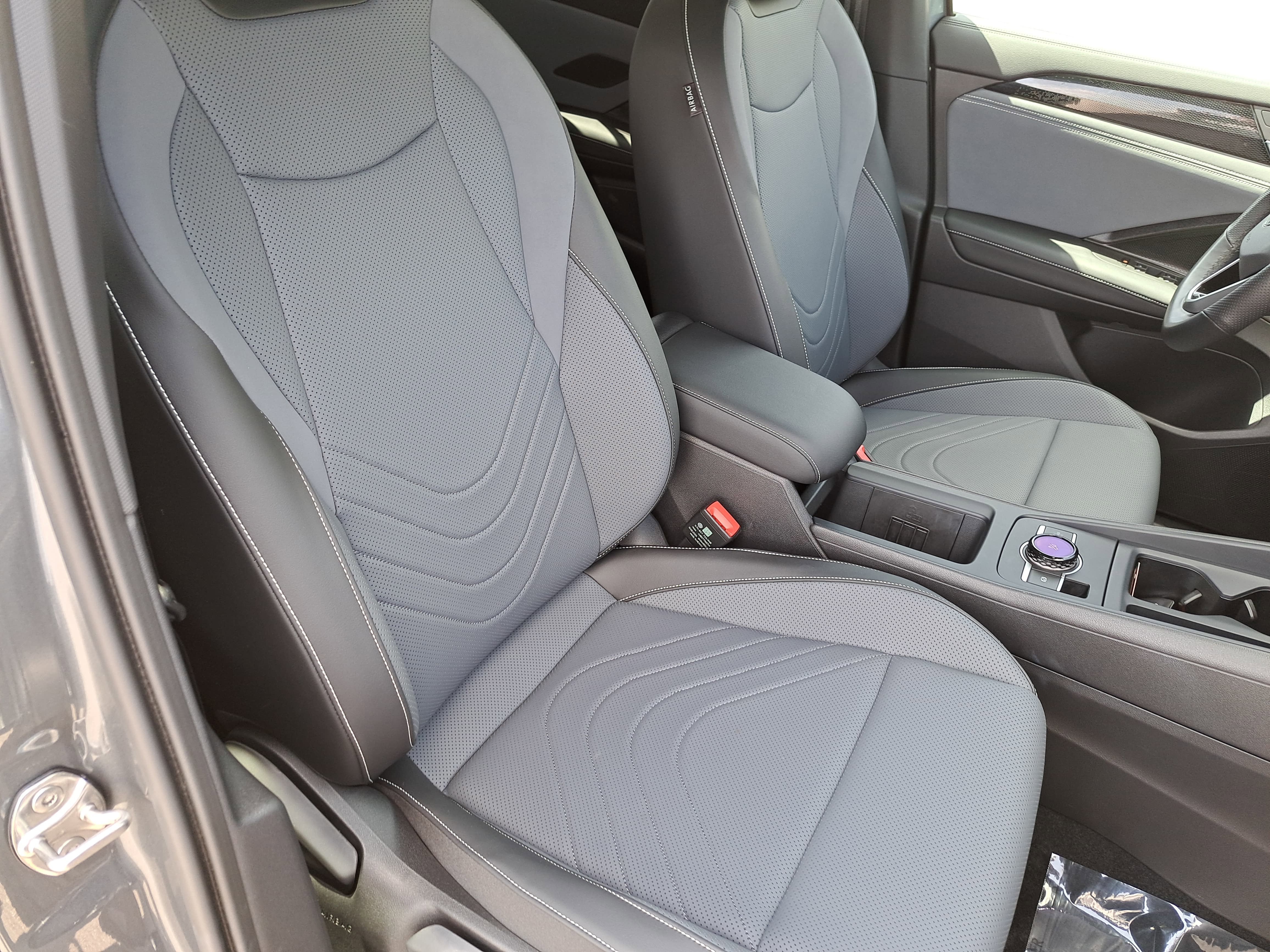 2025 Volkswagen Tiguan SE R-Line Black