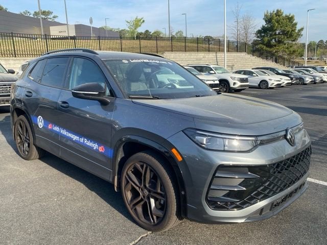 2025 Volkswagen Tiguan SE R-Line Black