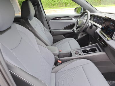 2025 Volkswagen Tiguan SE R-Line Black