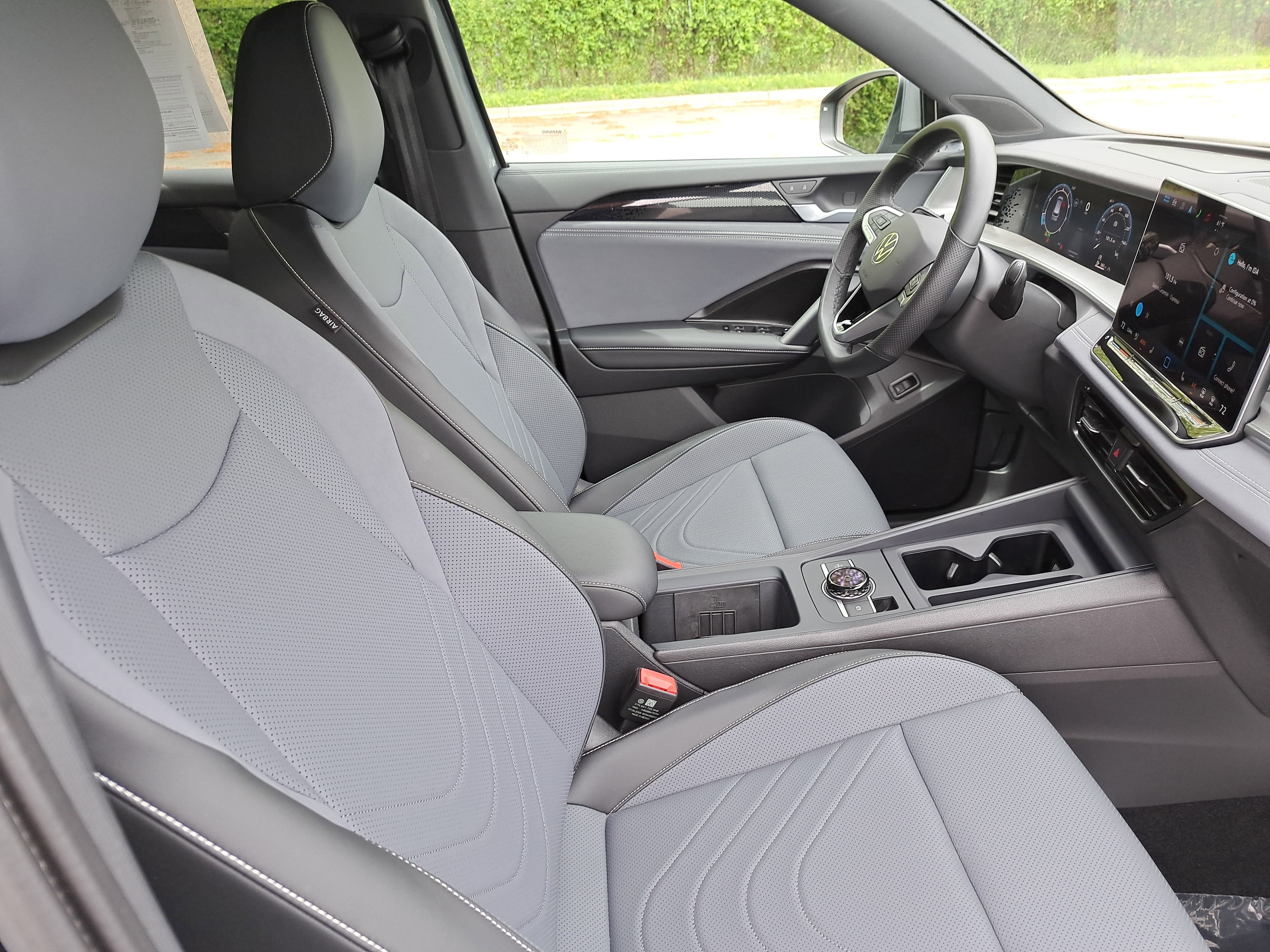 2025 Volkswagen Tiguan SE R-Line Black