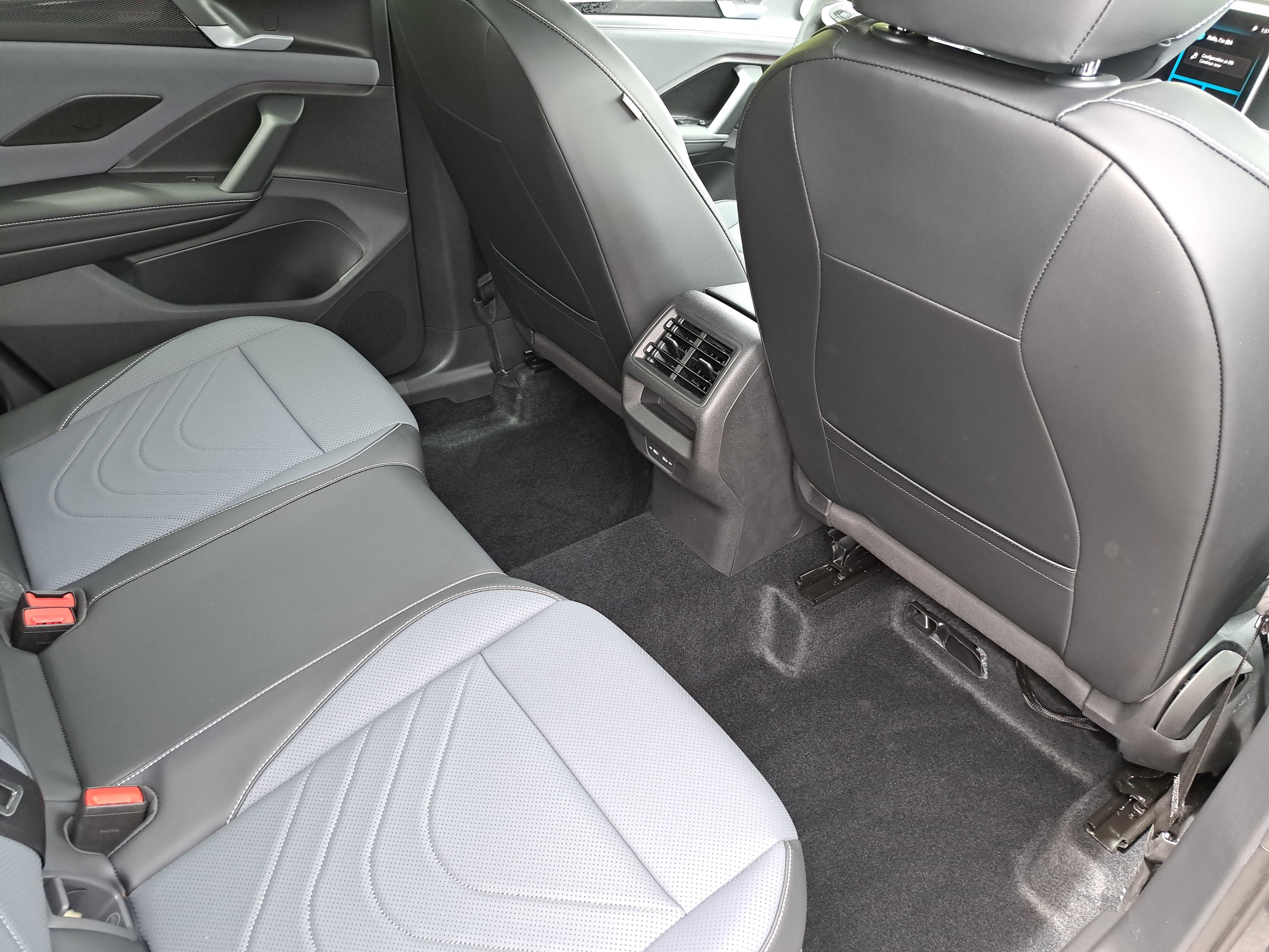 2025 Volkswagen Tiguan SE R-Line Black