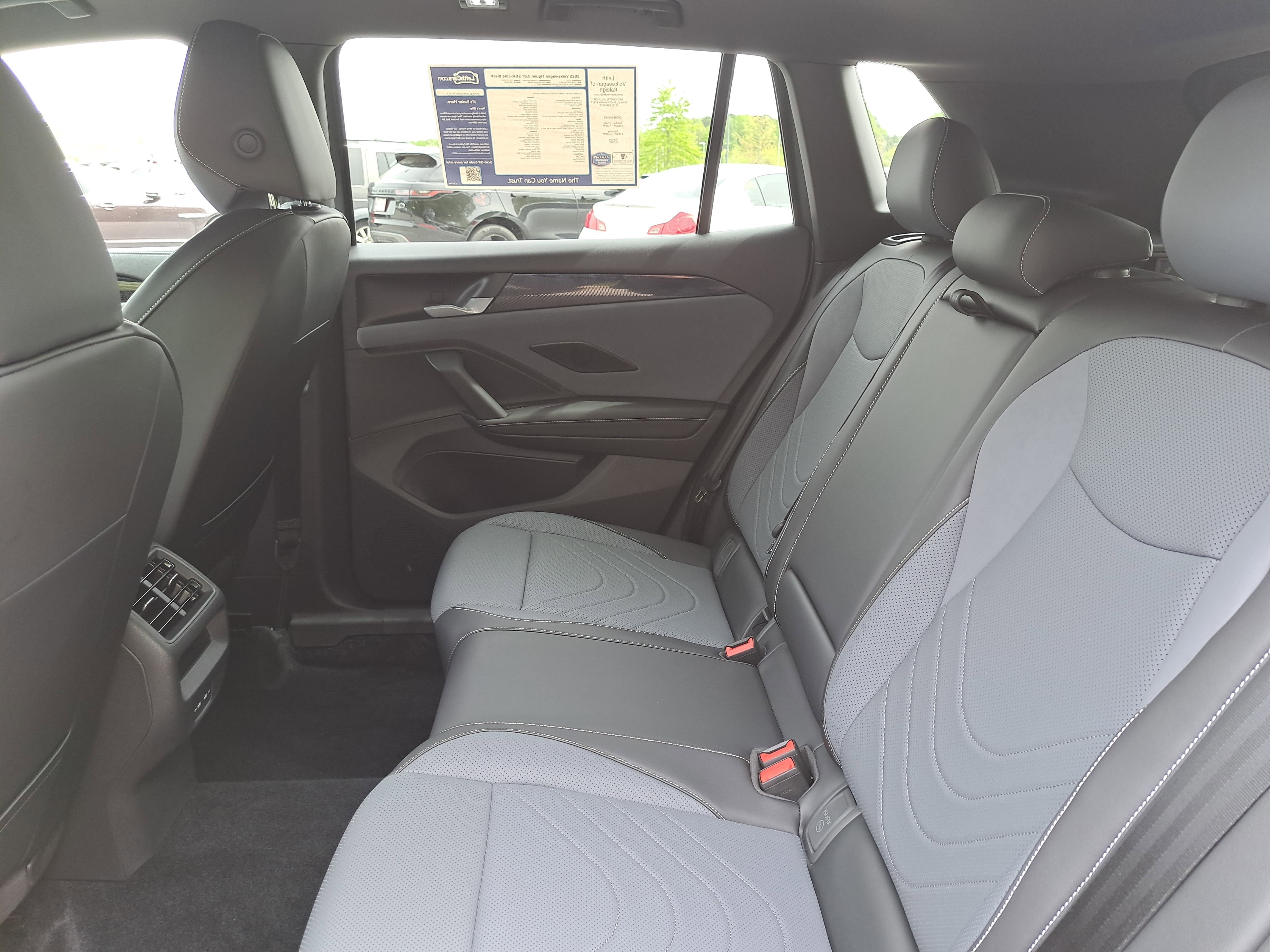 2025 Volkswagen Tiguan SE R-Line Black