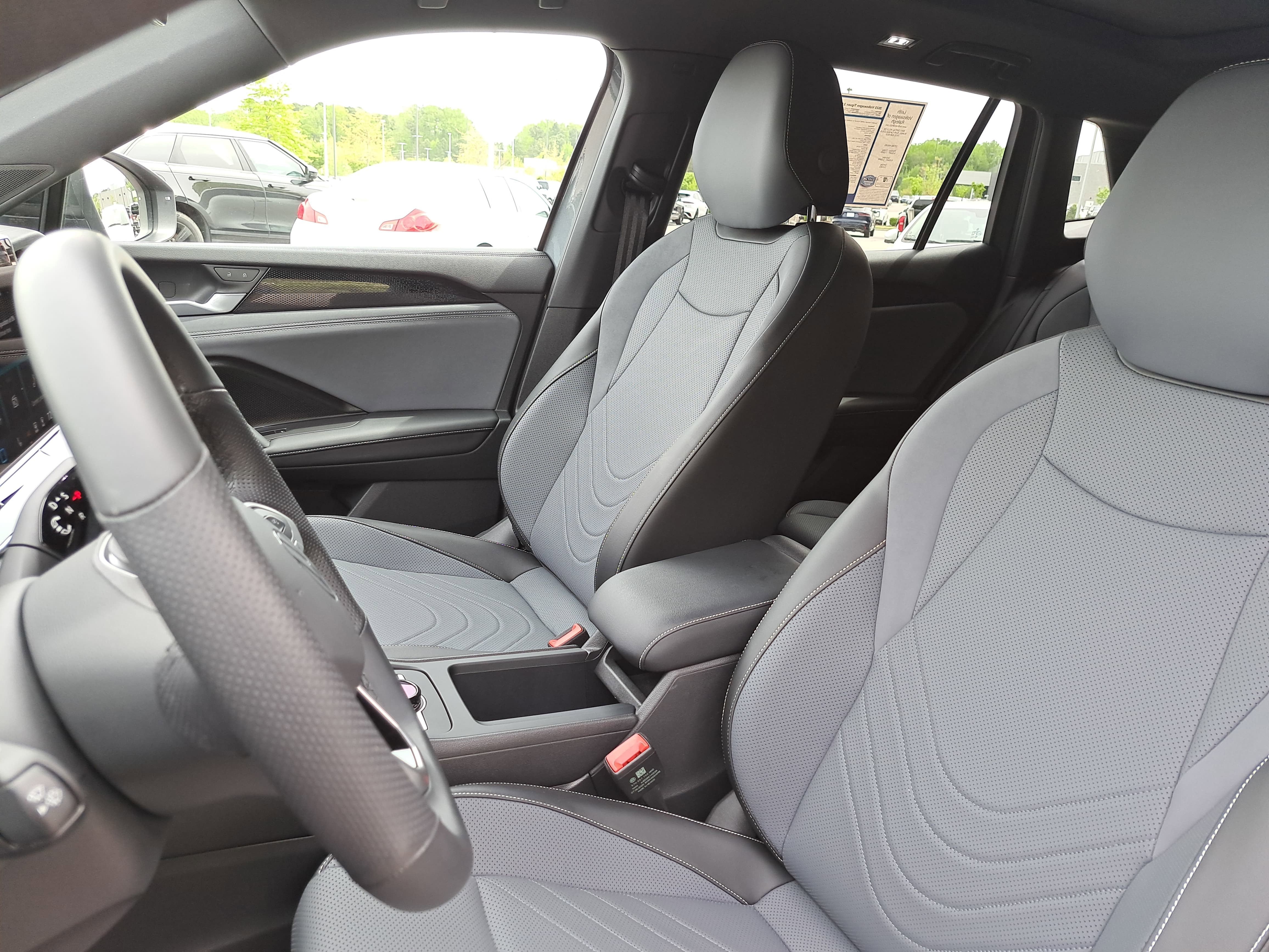 2025 Volkswagen Tiguan SE R-Line Black