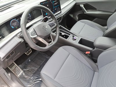 2025 Volkswagen Tiguan SE R-Line Black