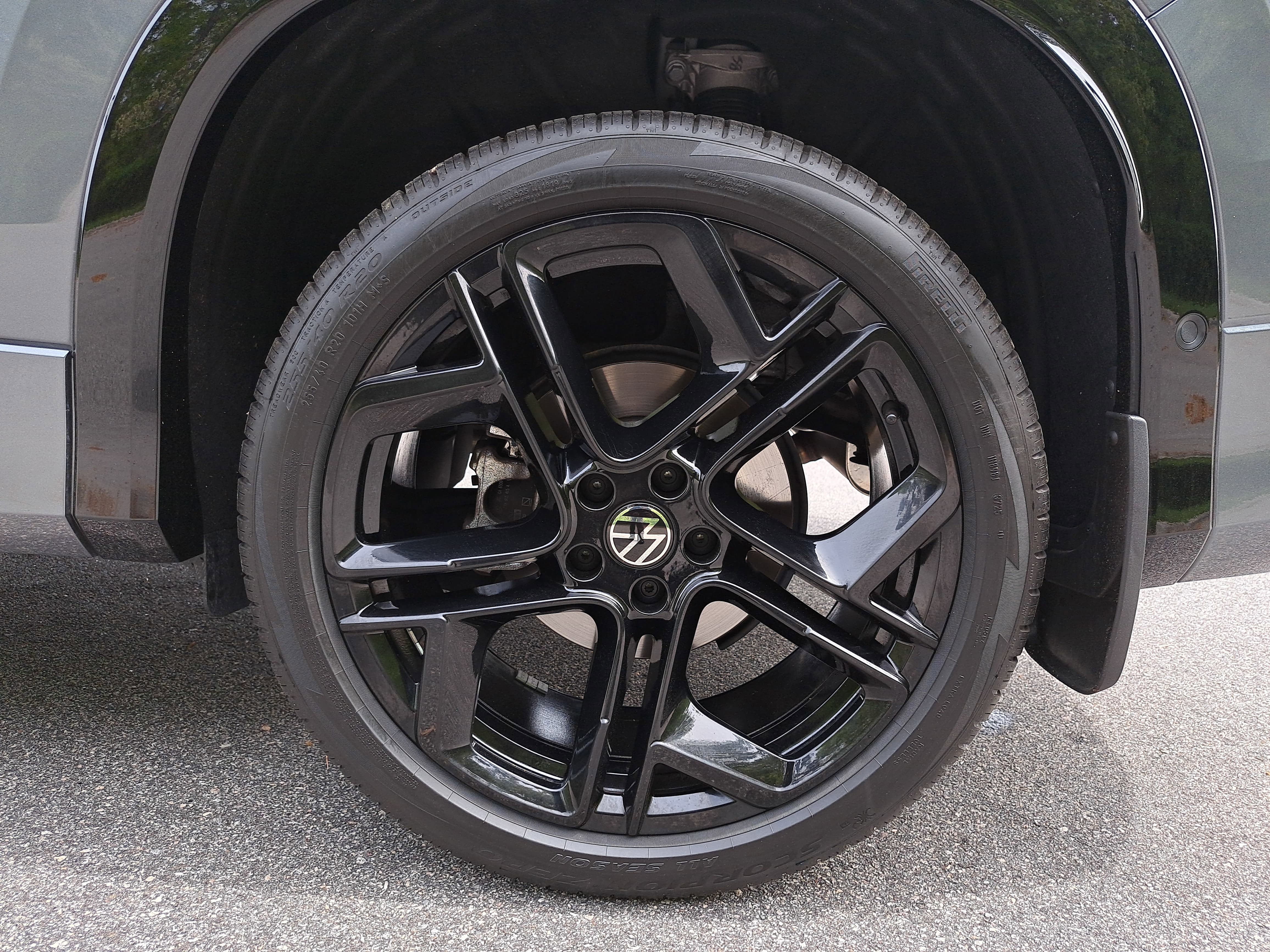 2025 Volkswagen Tiguan SE R-Line Black