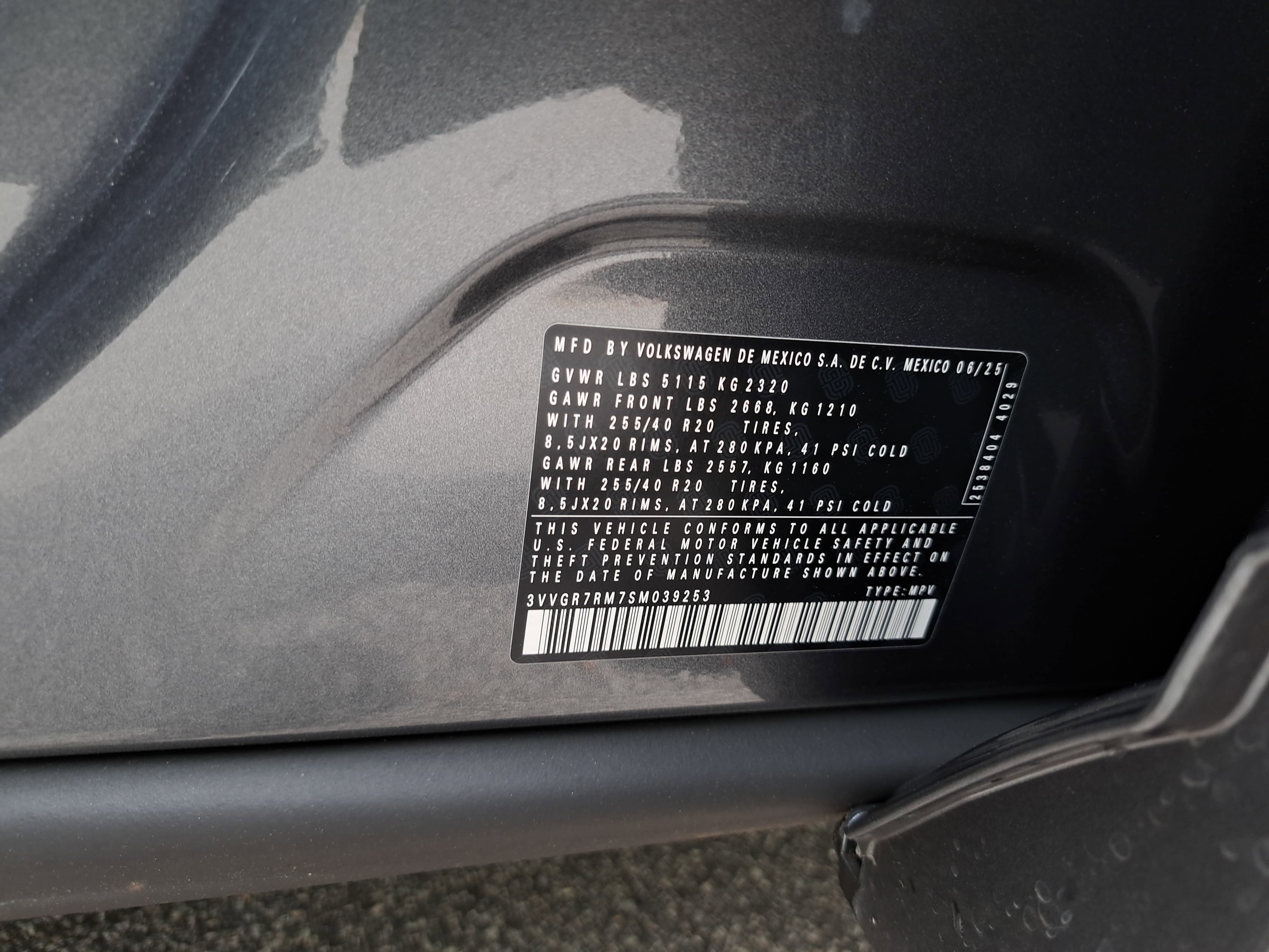 2025 Volkswagen Tiguan SE R-Line Black