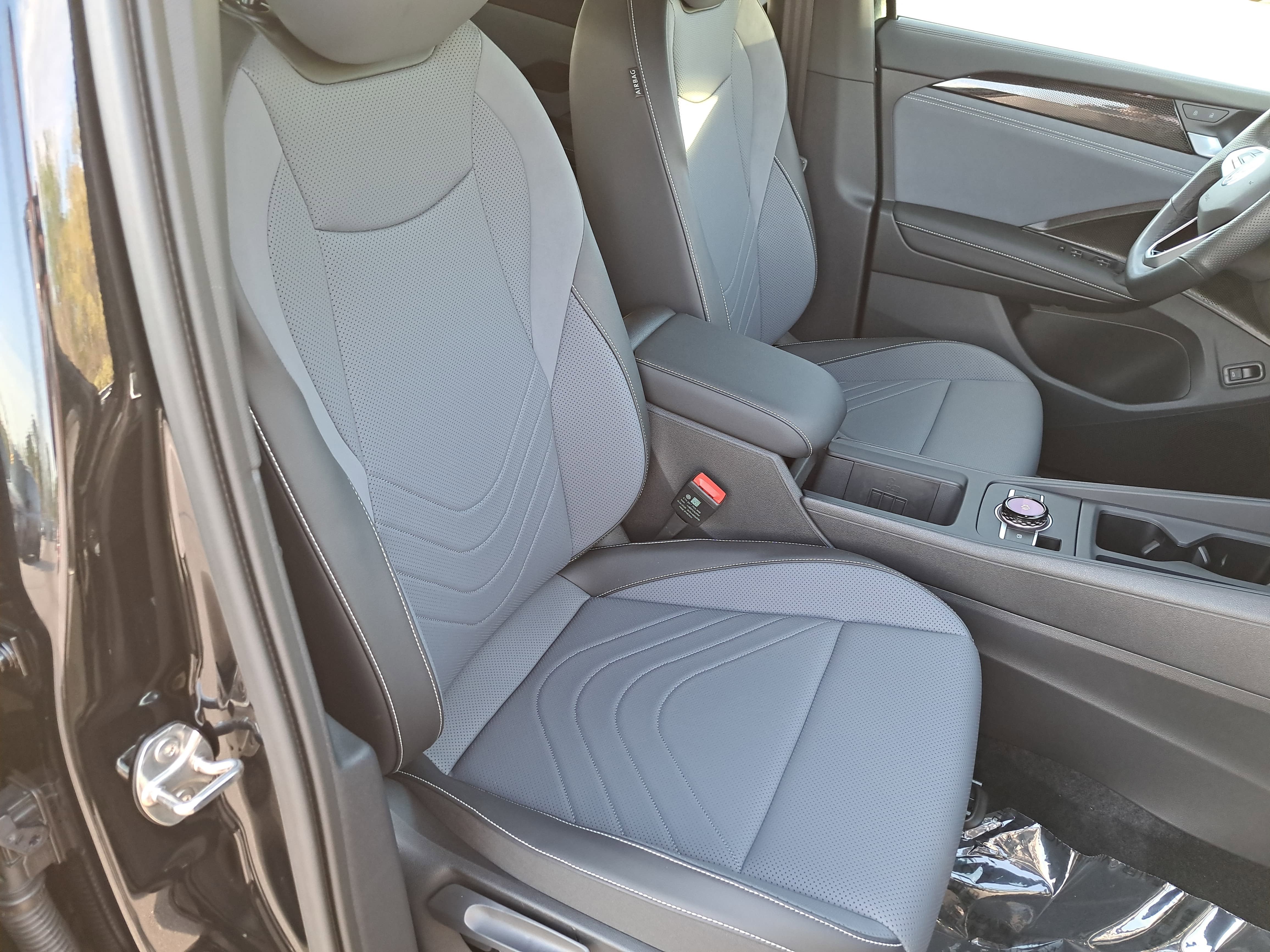 2025 Volkswagen Tiguan SE R-Line Black