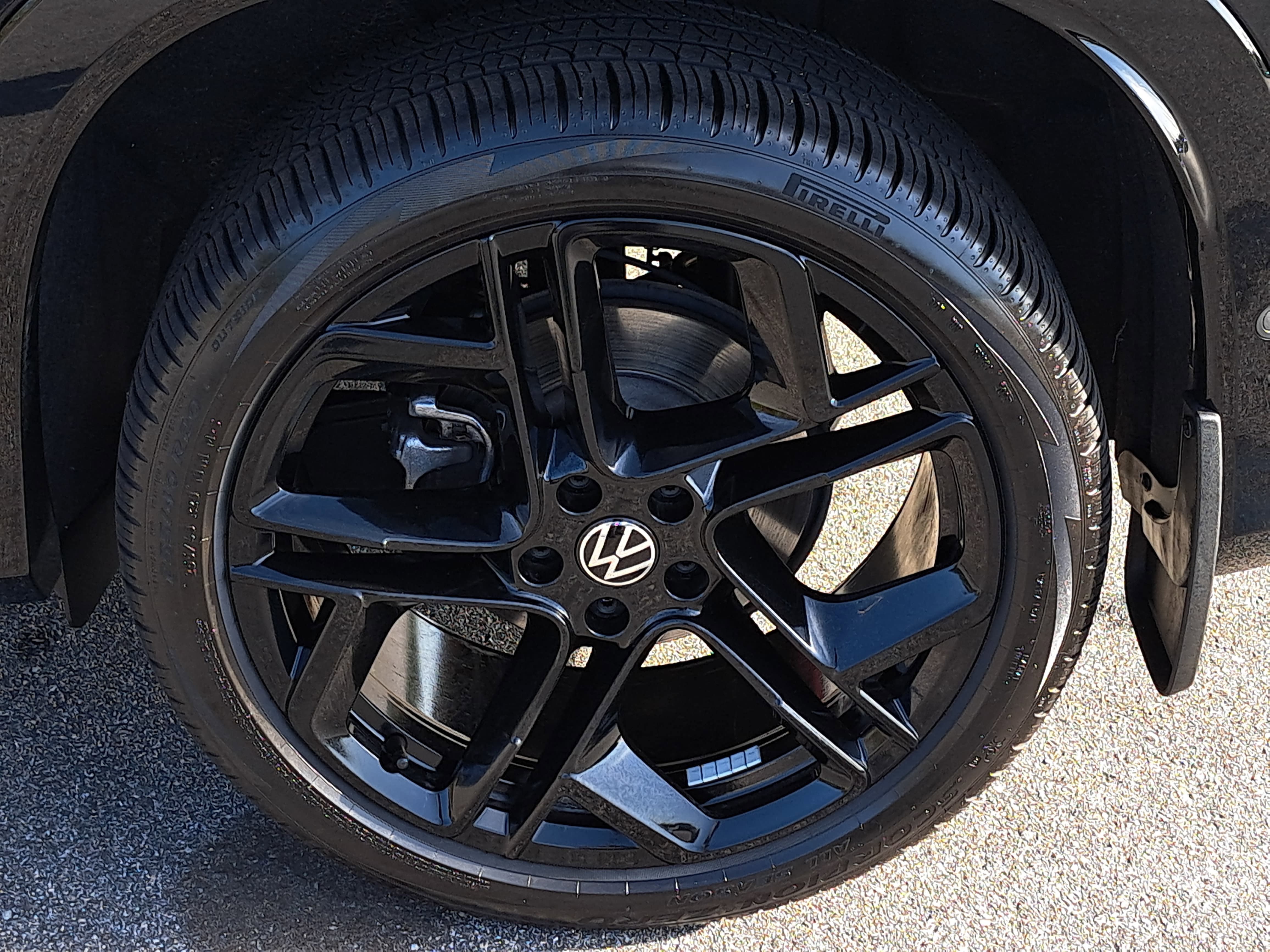 2025 Volkswagen Tiguan SE R-Line Black