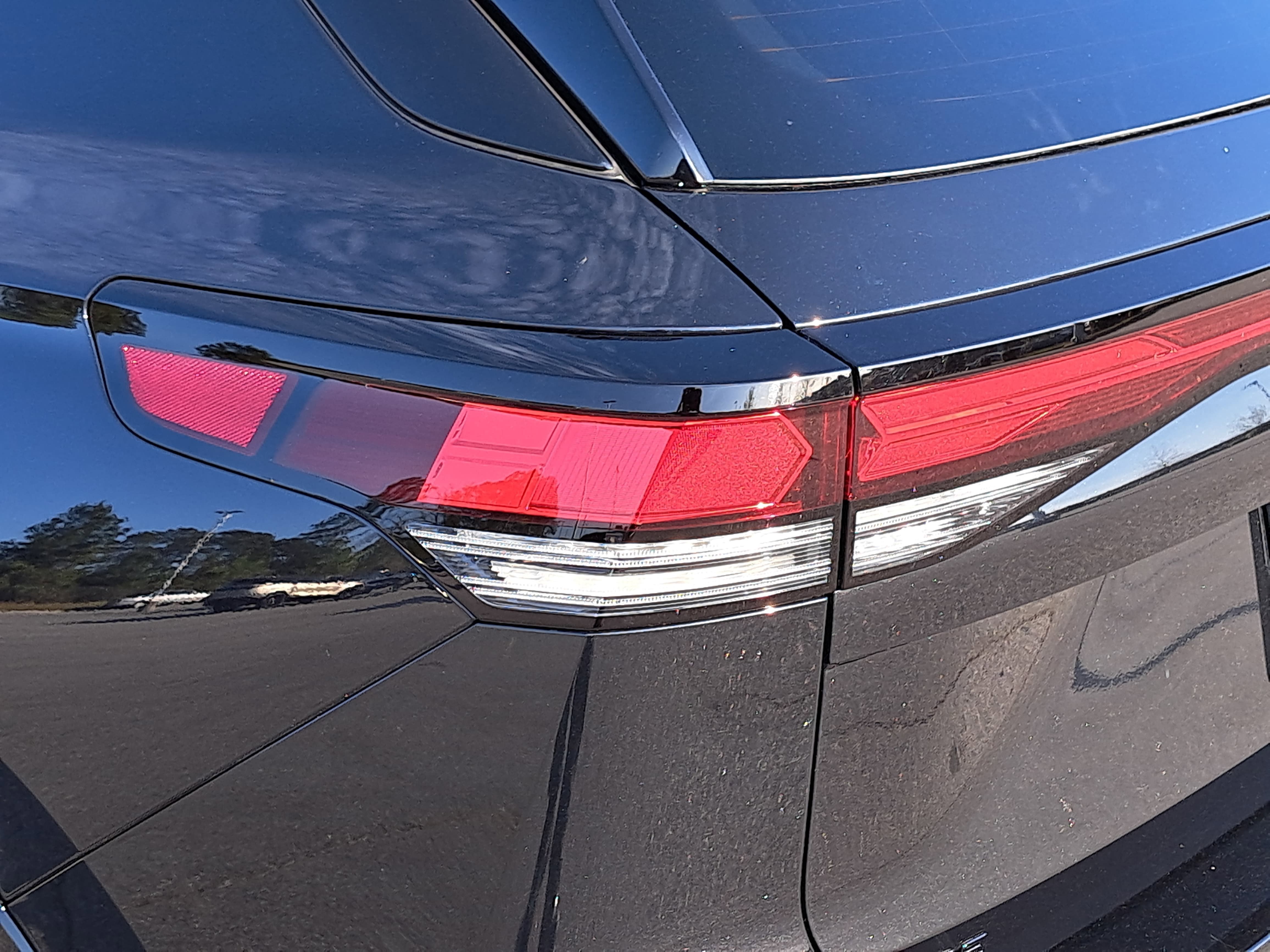 2025 Volkswagen Tiguan SE R-Line Black