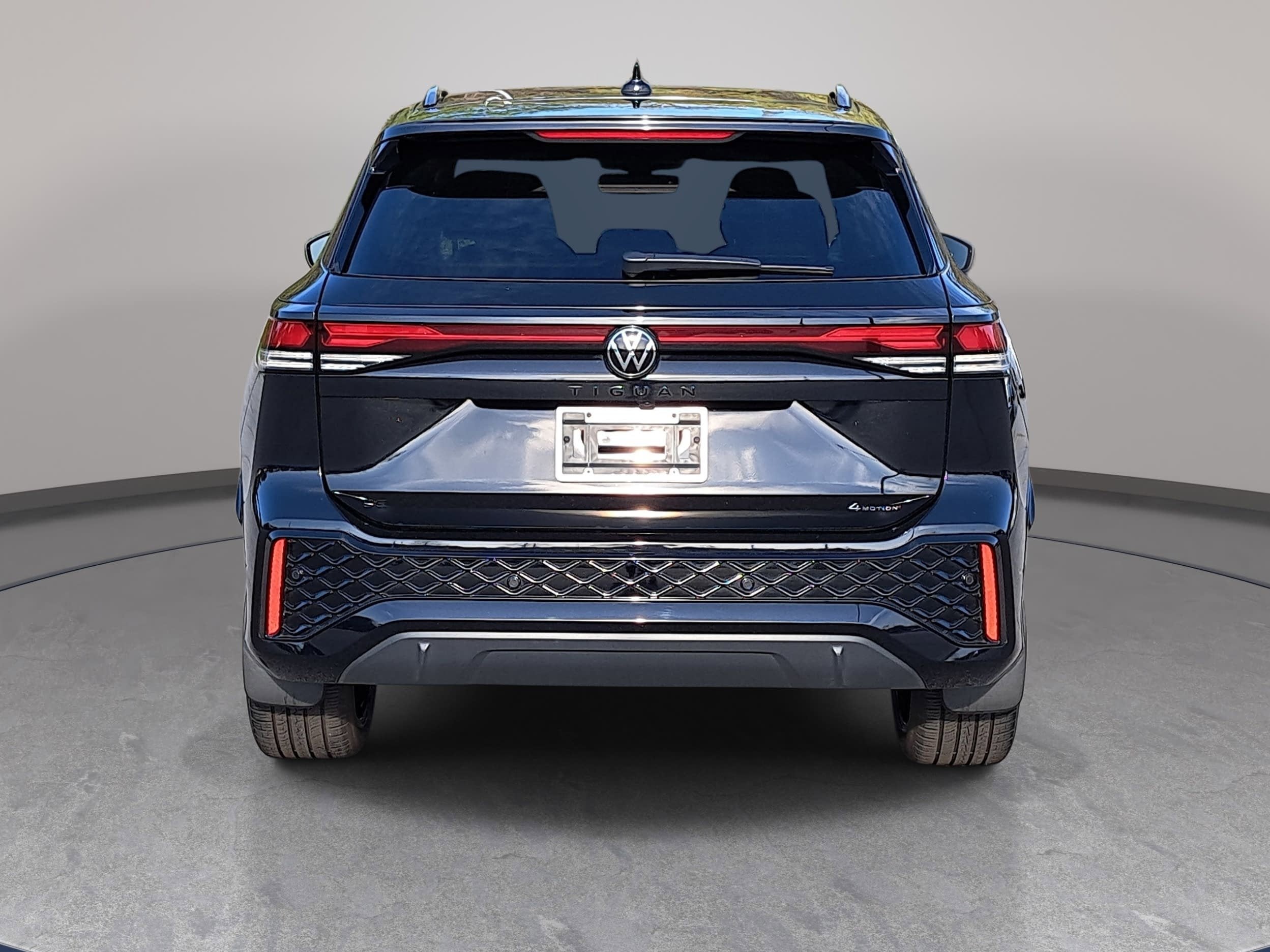 2025 Volkswagen Tiguan SE R-Line Black