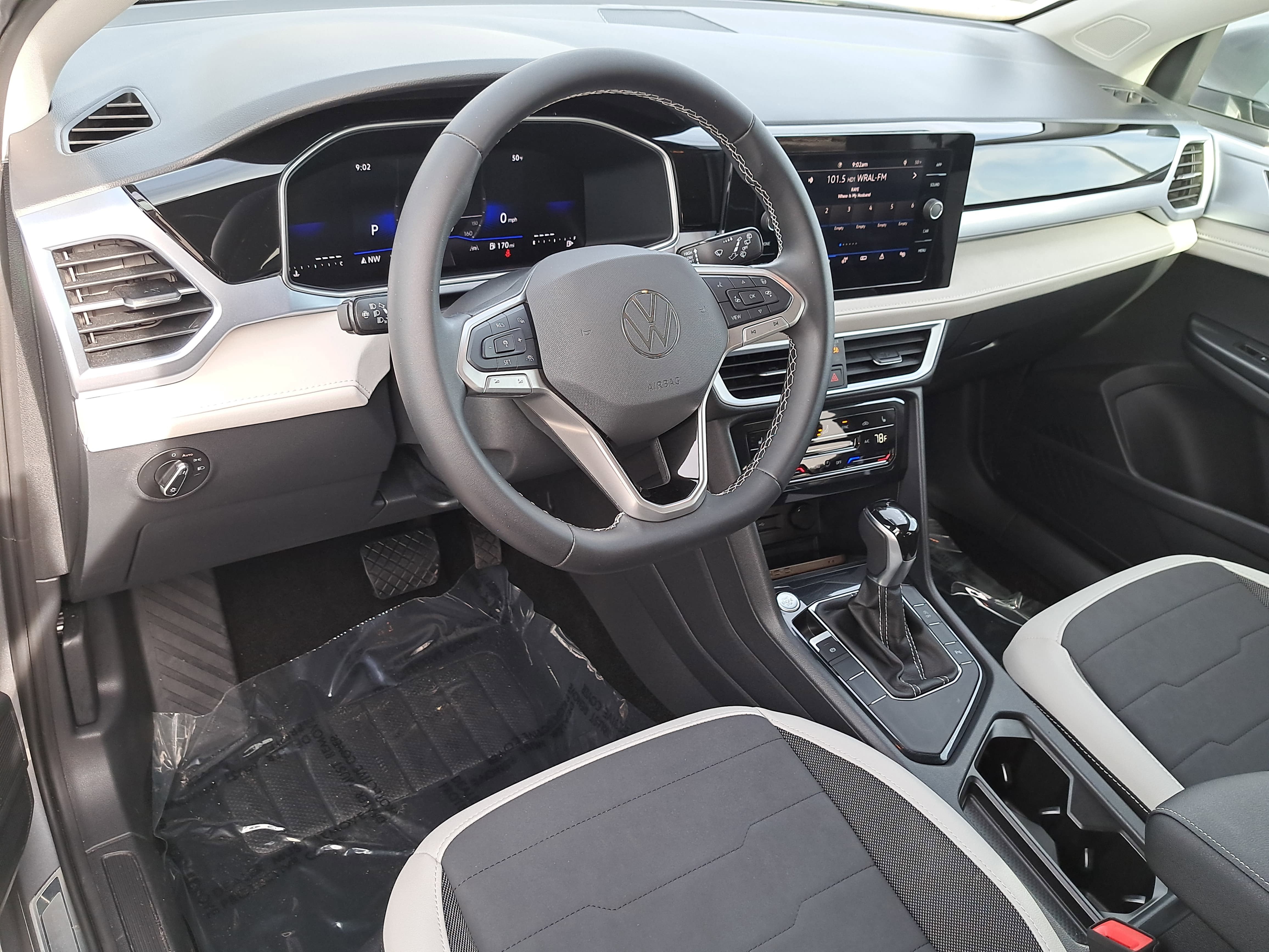 2025 Volkswagen Taos SE