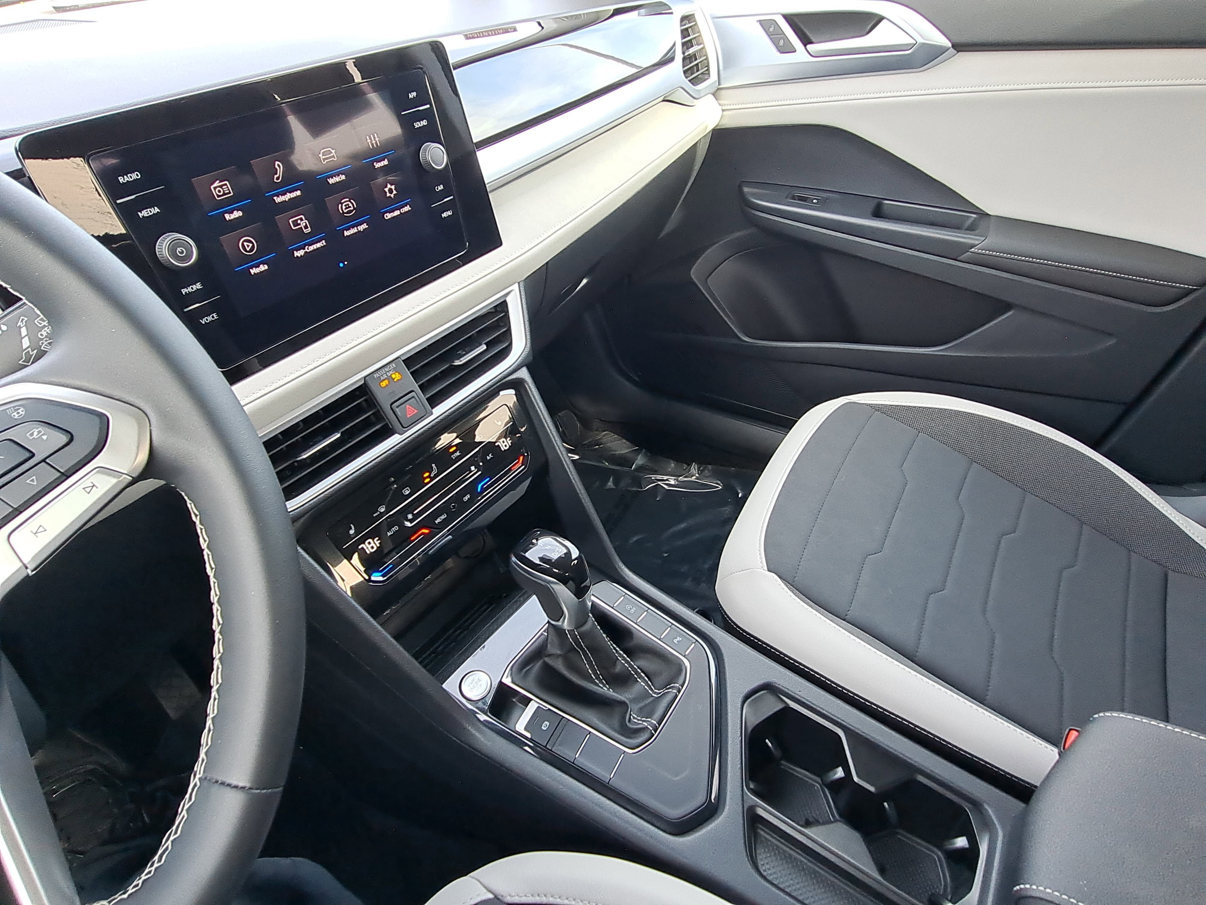 2025 Volkswagen Taos SE