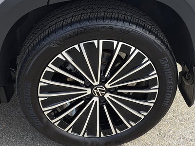 2025 Volkswagen Taos SE