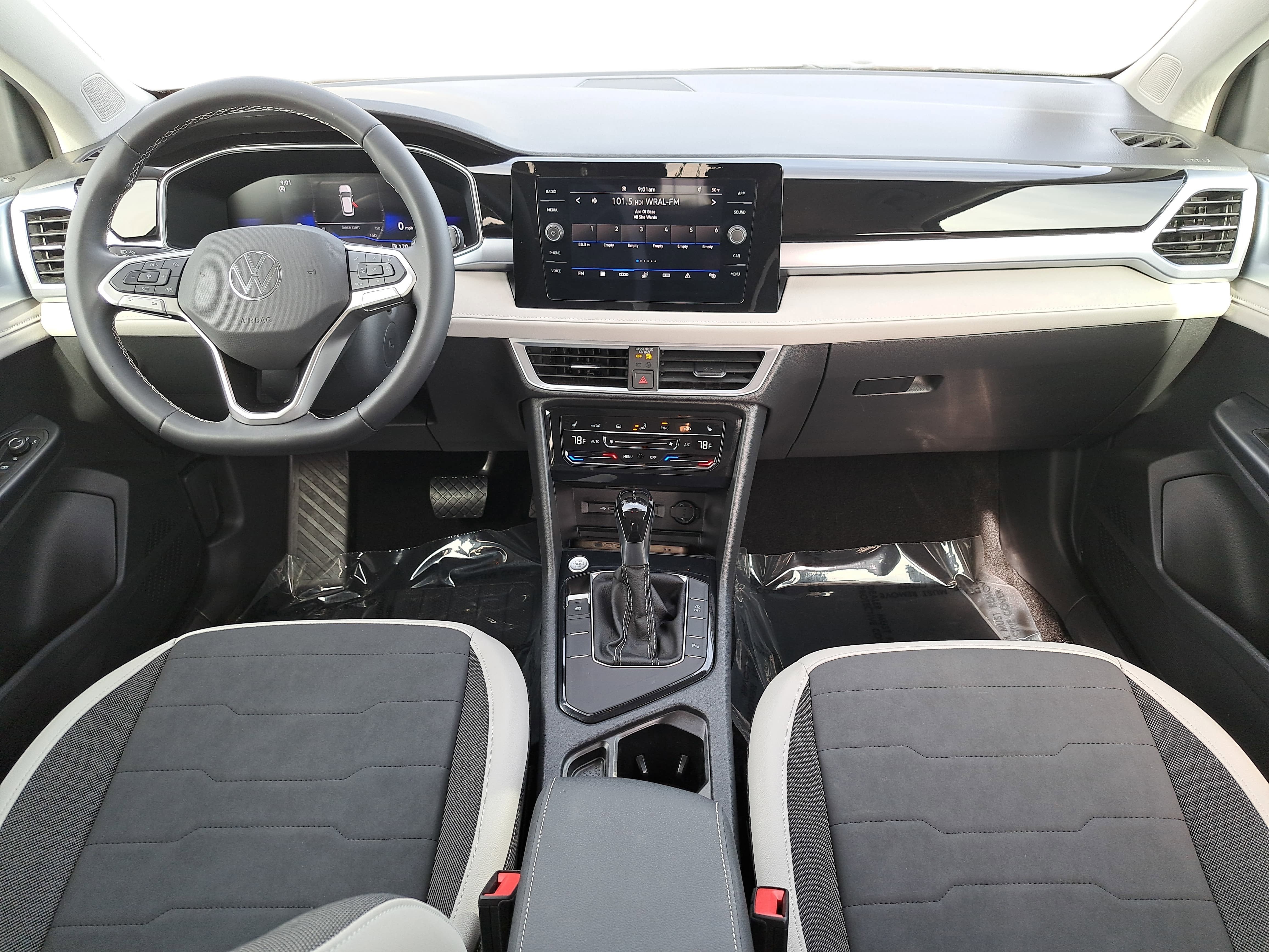 2025 Volkswagen Taos SE